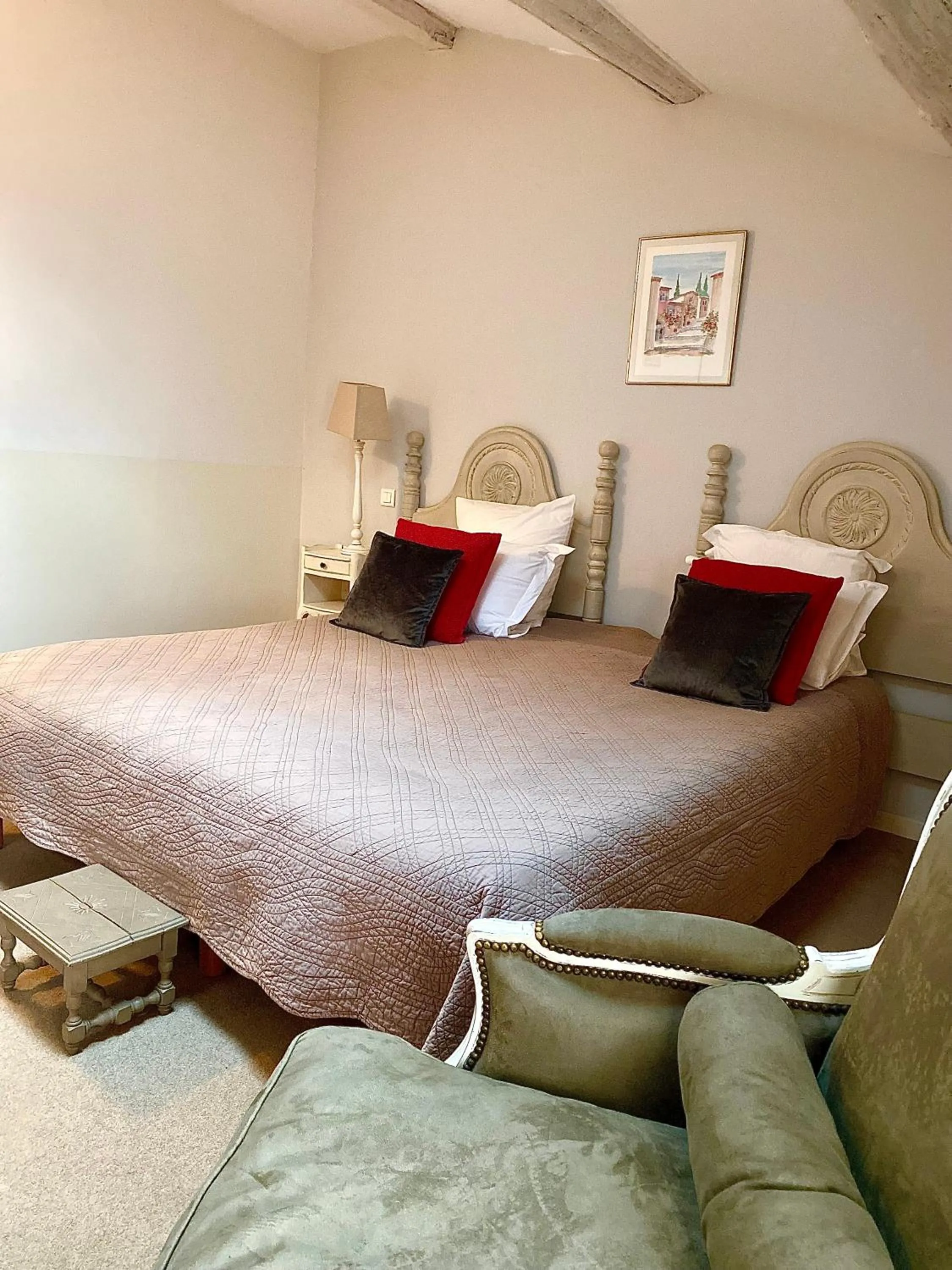 Photo of the whole room in La Bastide Du Bois Breant