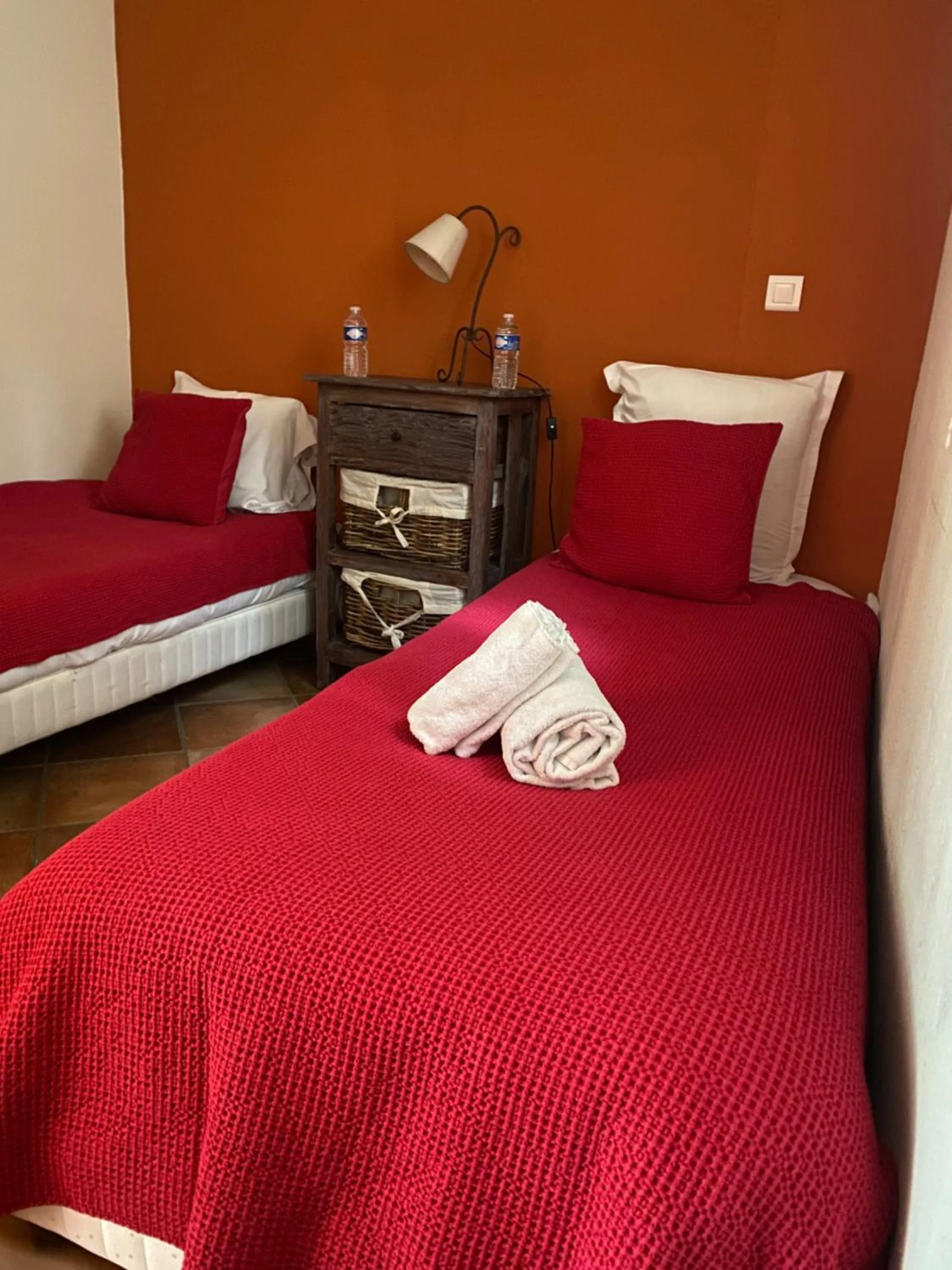 Photo of the whole room in La Bastide Du Bois Breant