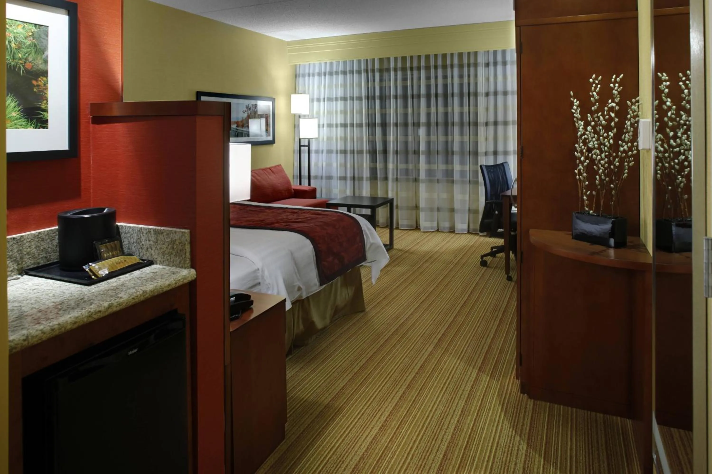 Photo of the whole room, Bed in Courtyard by Marriott Boone