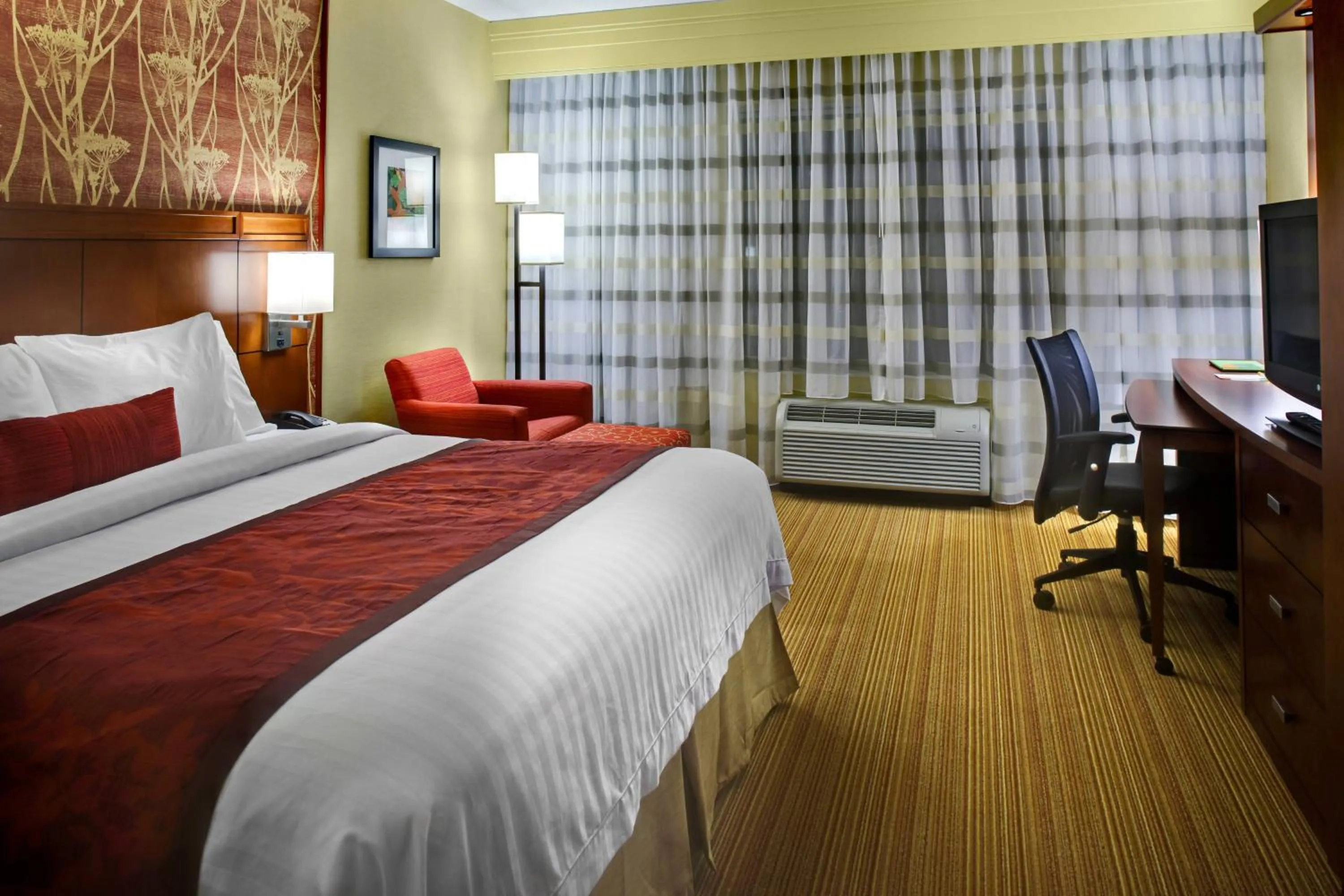 Photo of the whole room, Bed in Courtyard by Marriott Boone