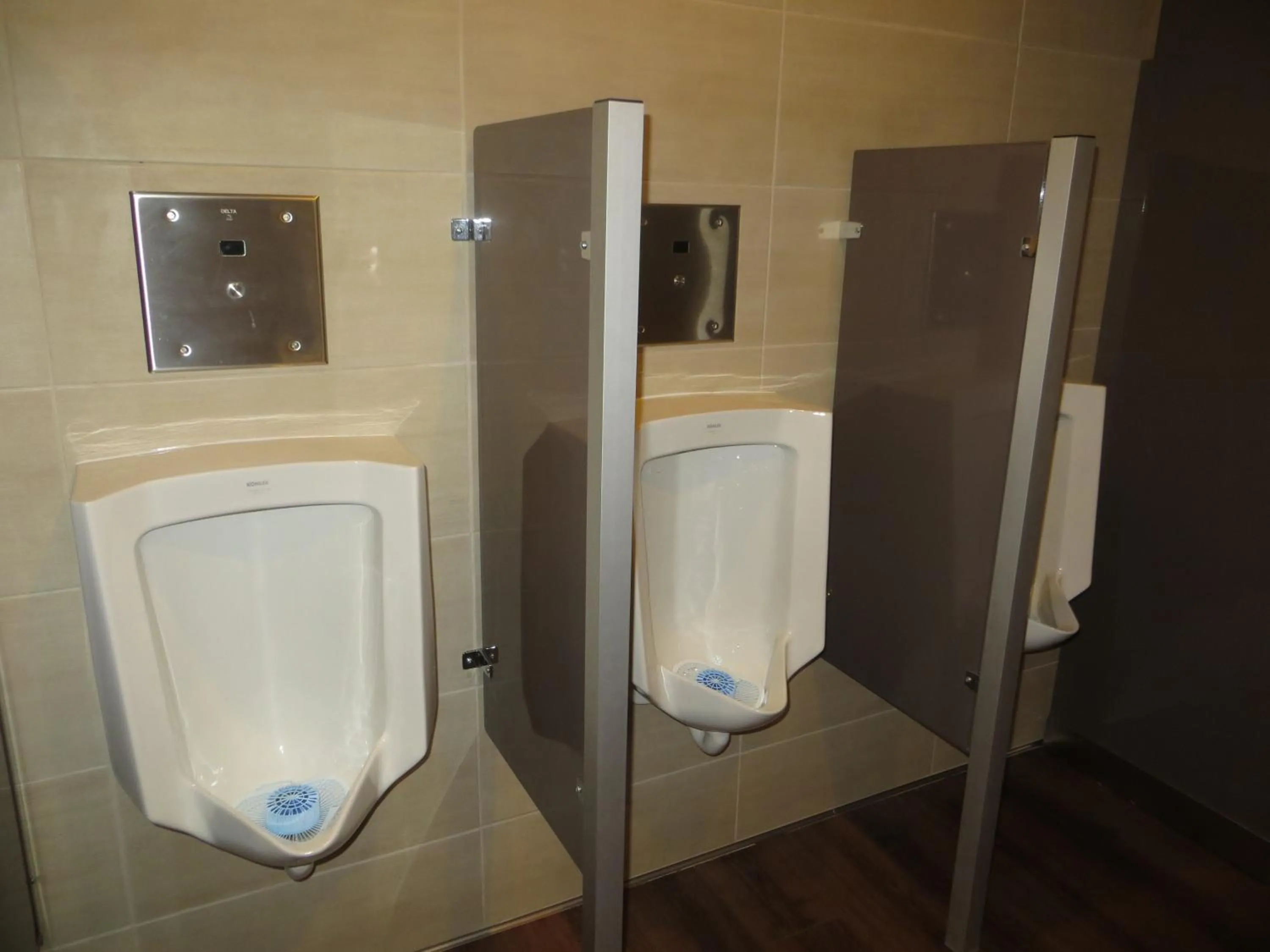 Toilet in Airport Motor Inn