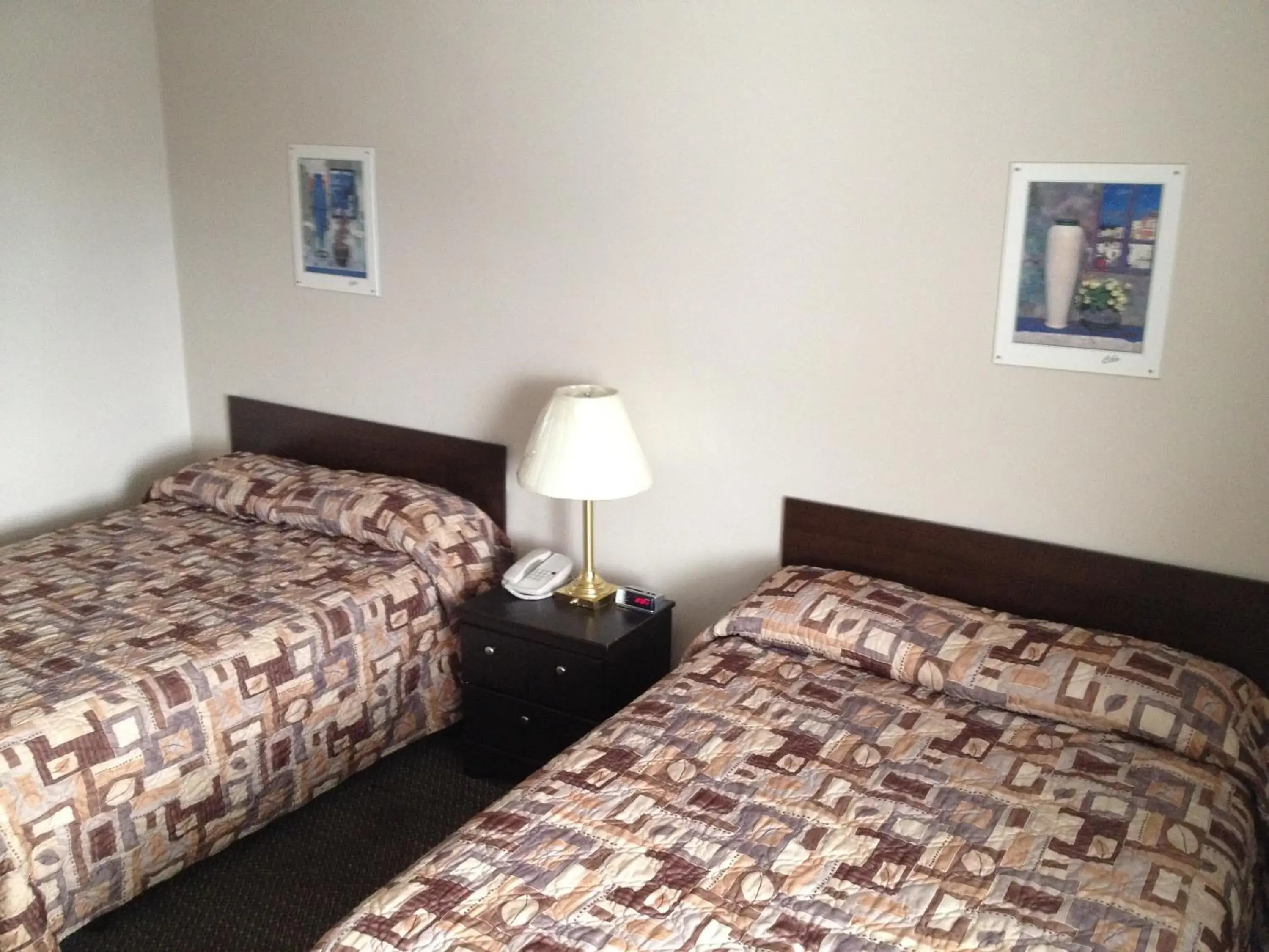 Double Room with Two Double Beds in Airport Motor Inn Double Room with Two Double Beds in Airport Motor Inn