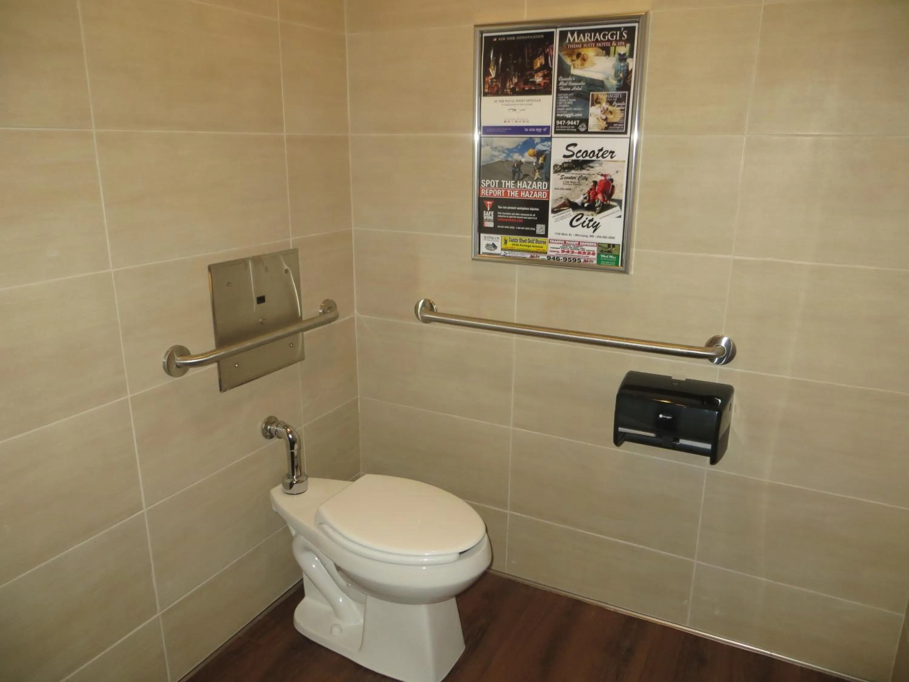 Toilet in Airport Motor Inn