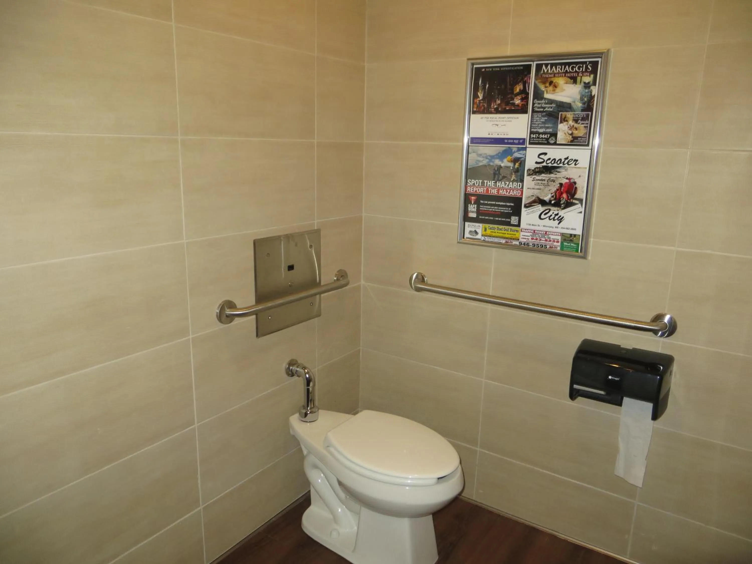 Toilet in Airport Motor Inn