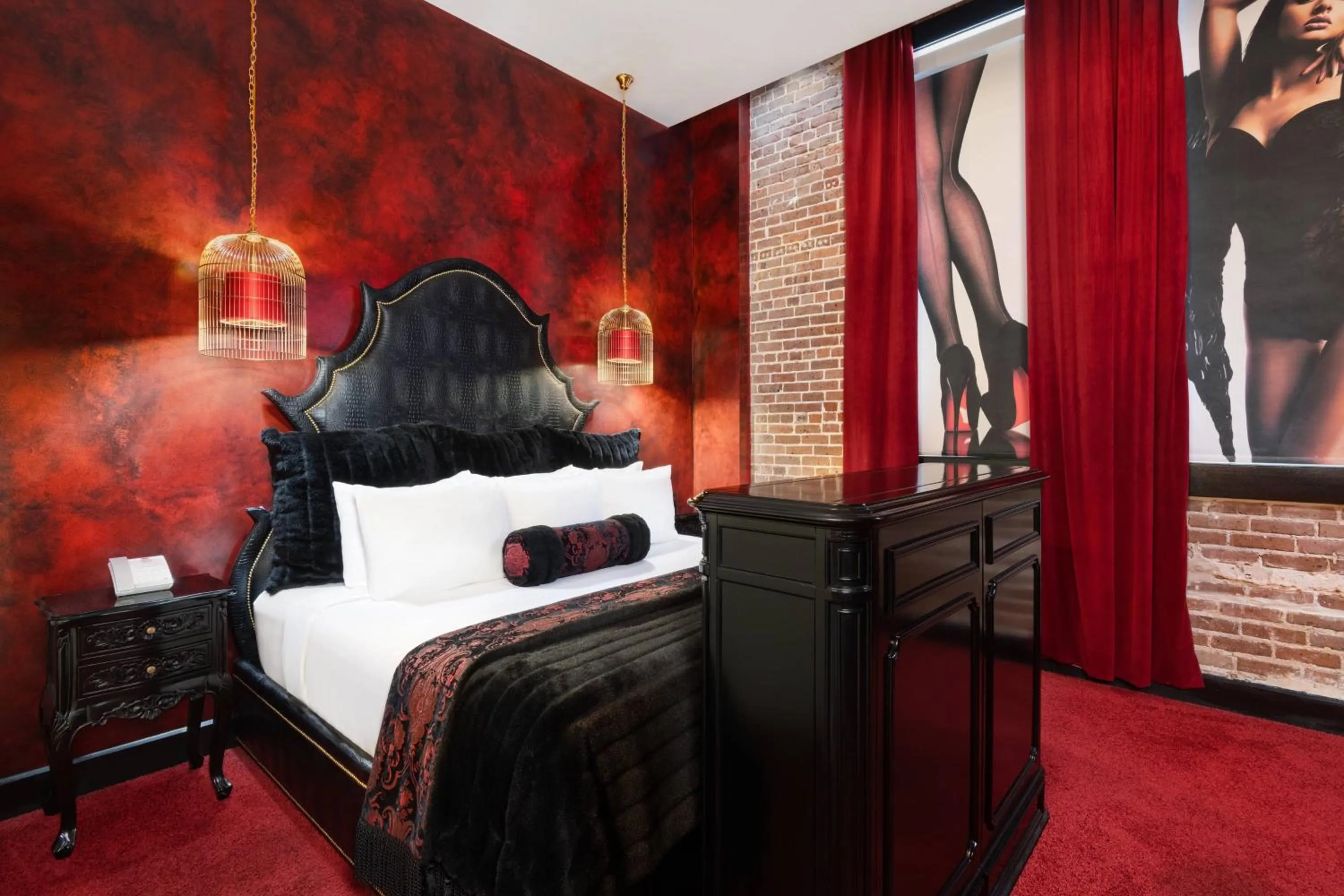 Bedroom, Bed in The Saint Hotel, New Orleans, French Quarter, Autograph Collection