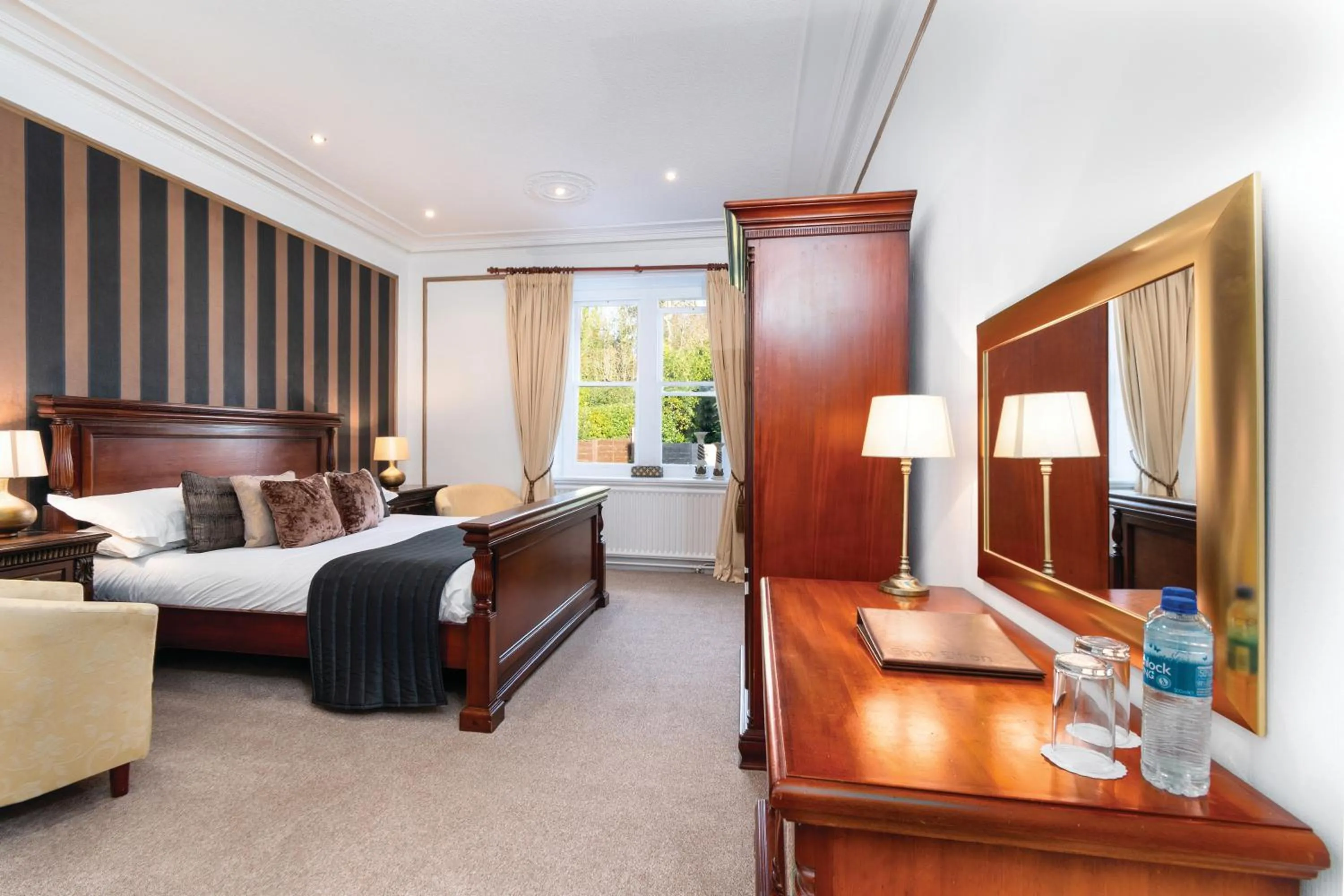 Bedroom, Bed in Bron Eifion Hotel