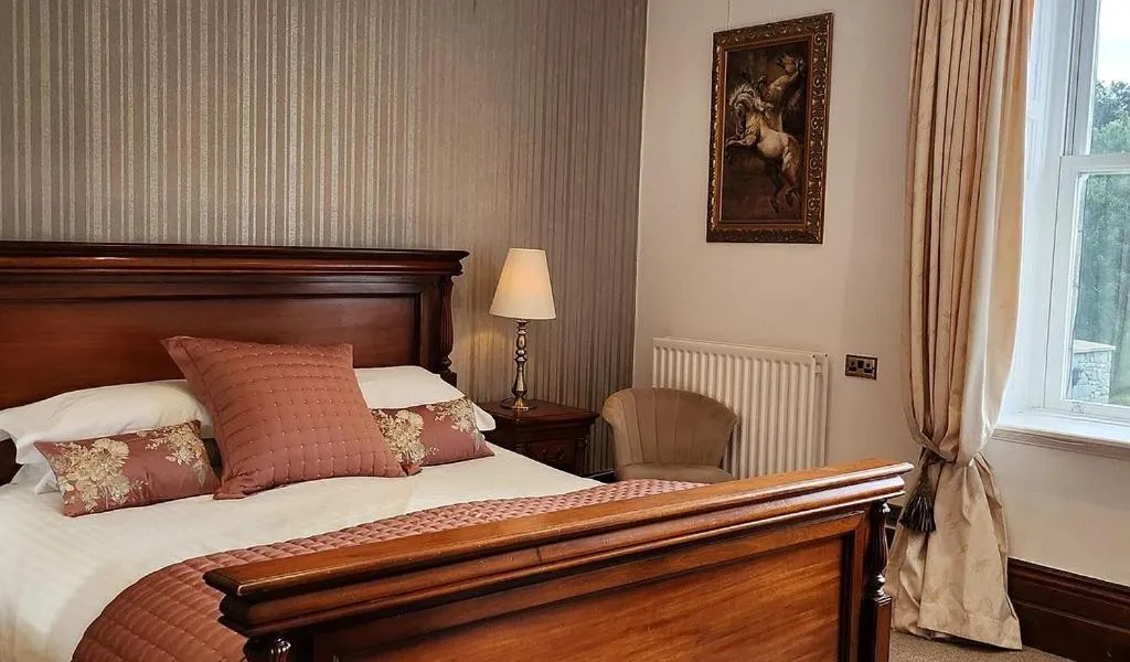 Property building, Bed in Bron Eifion Hotel