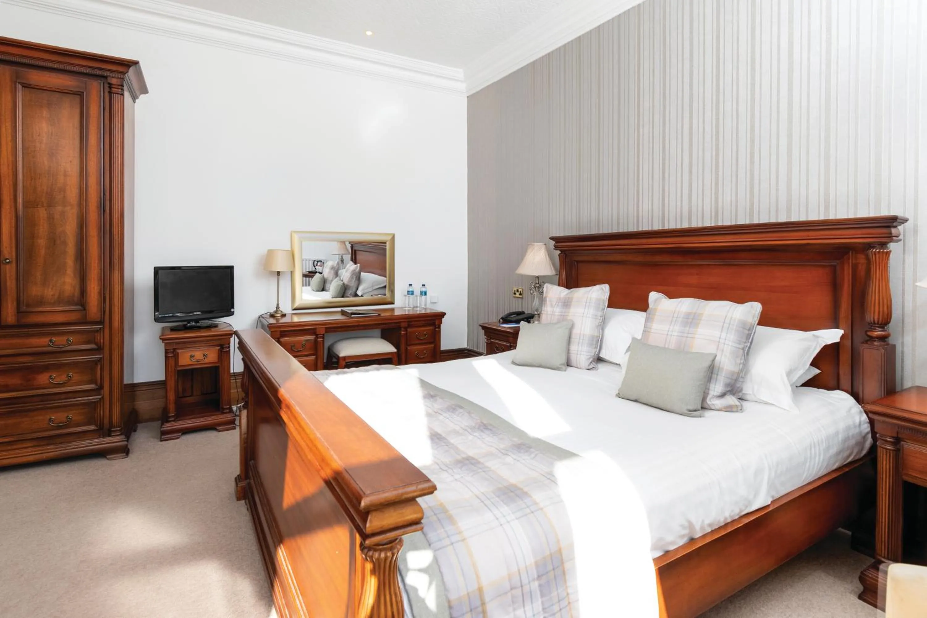 Photo of the whole room, Bed in Bron Eifion Hotel