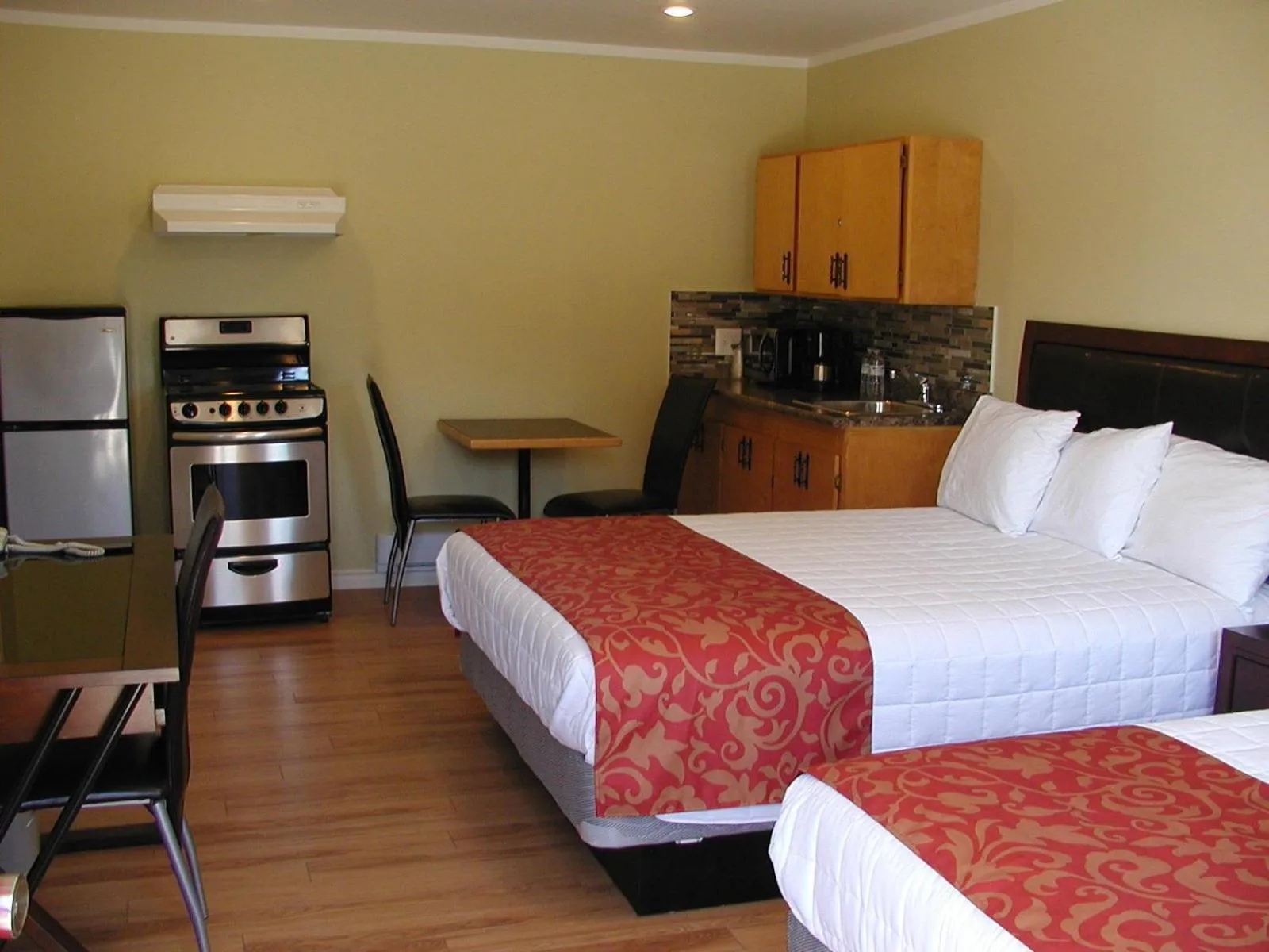 Photo of the whole room, Bed in Almo Court Motel