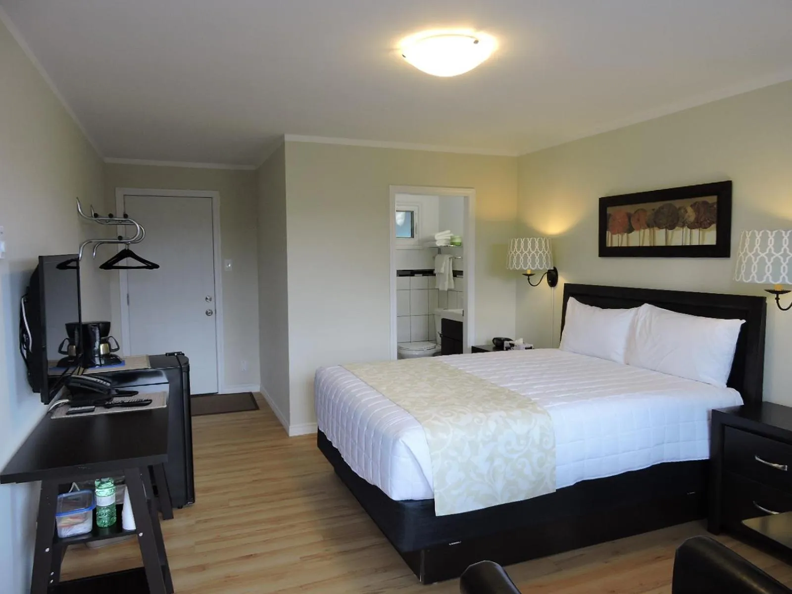 Photo of the whole room, Bed in Almo Court Motel