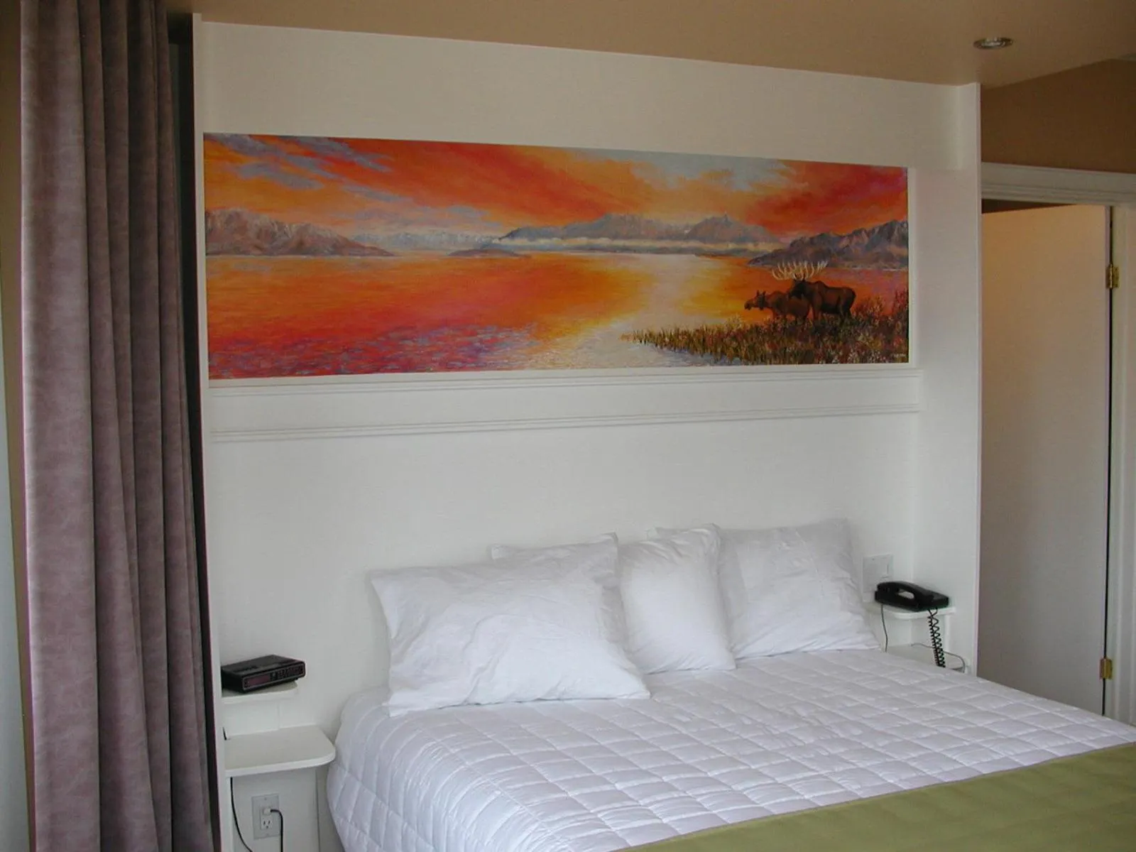 Decorative detail, Bed in Almo Court Motel