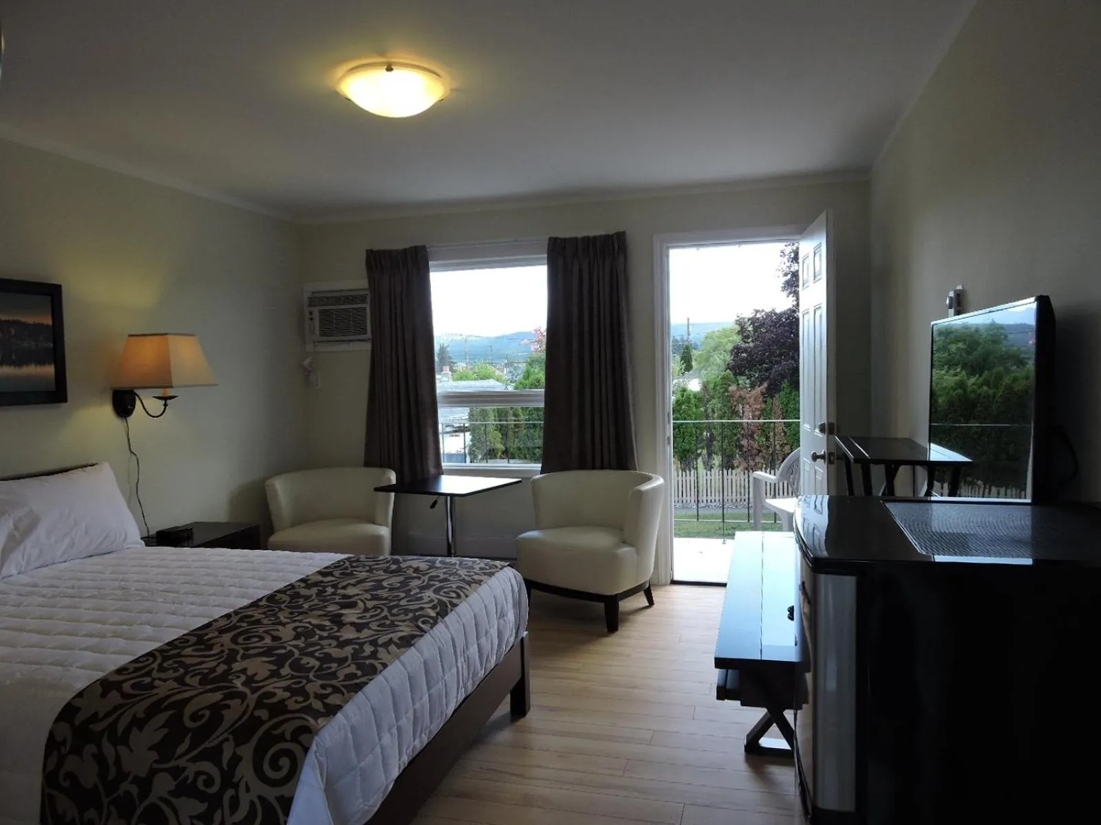 Day, Bed in Almo Court Motel