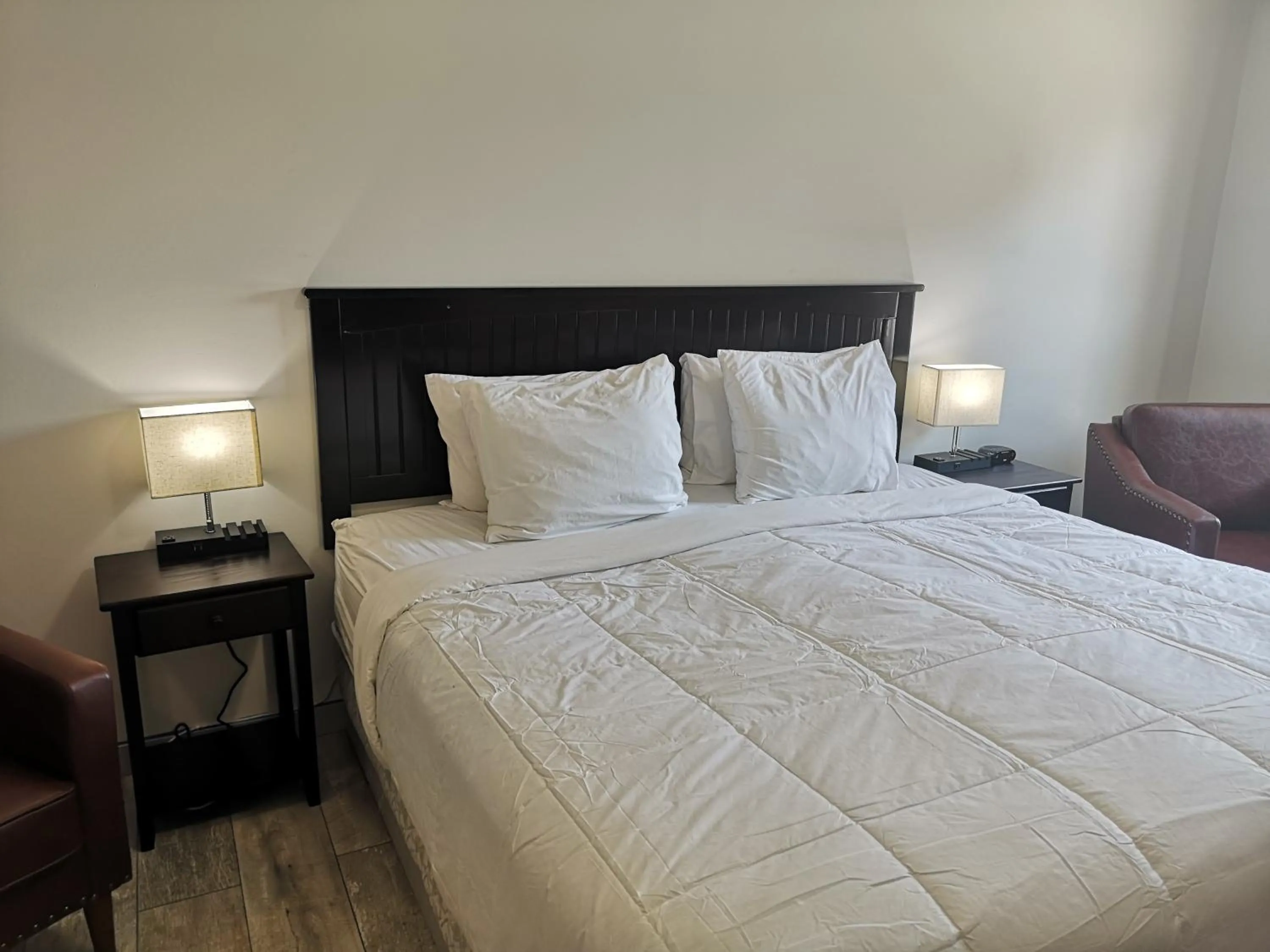 Bed in Almo Court Motel