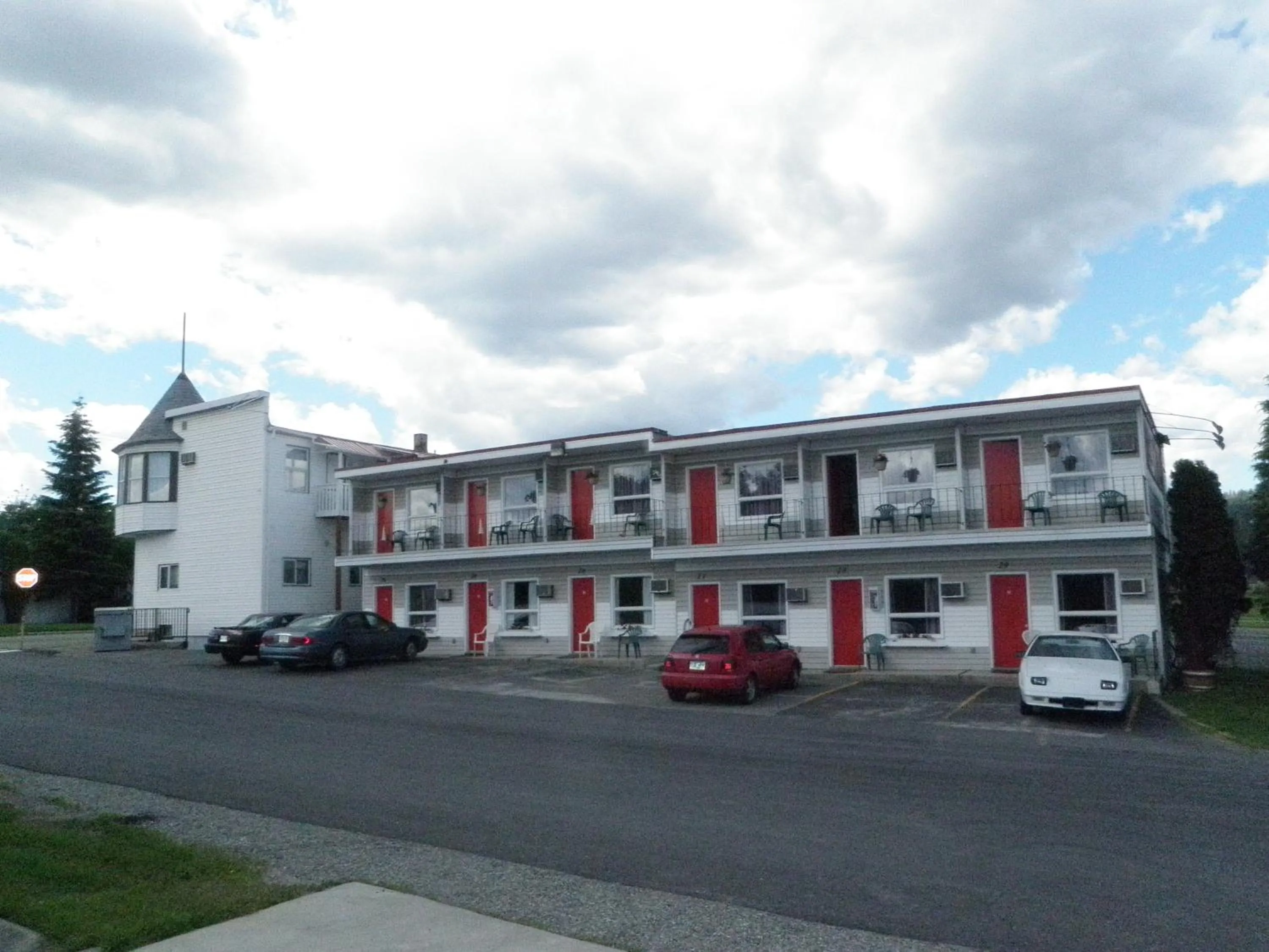 Property building in Almo Court Motel