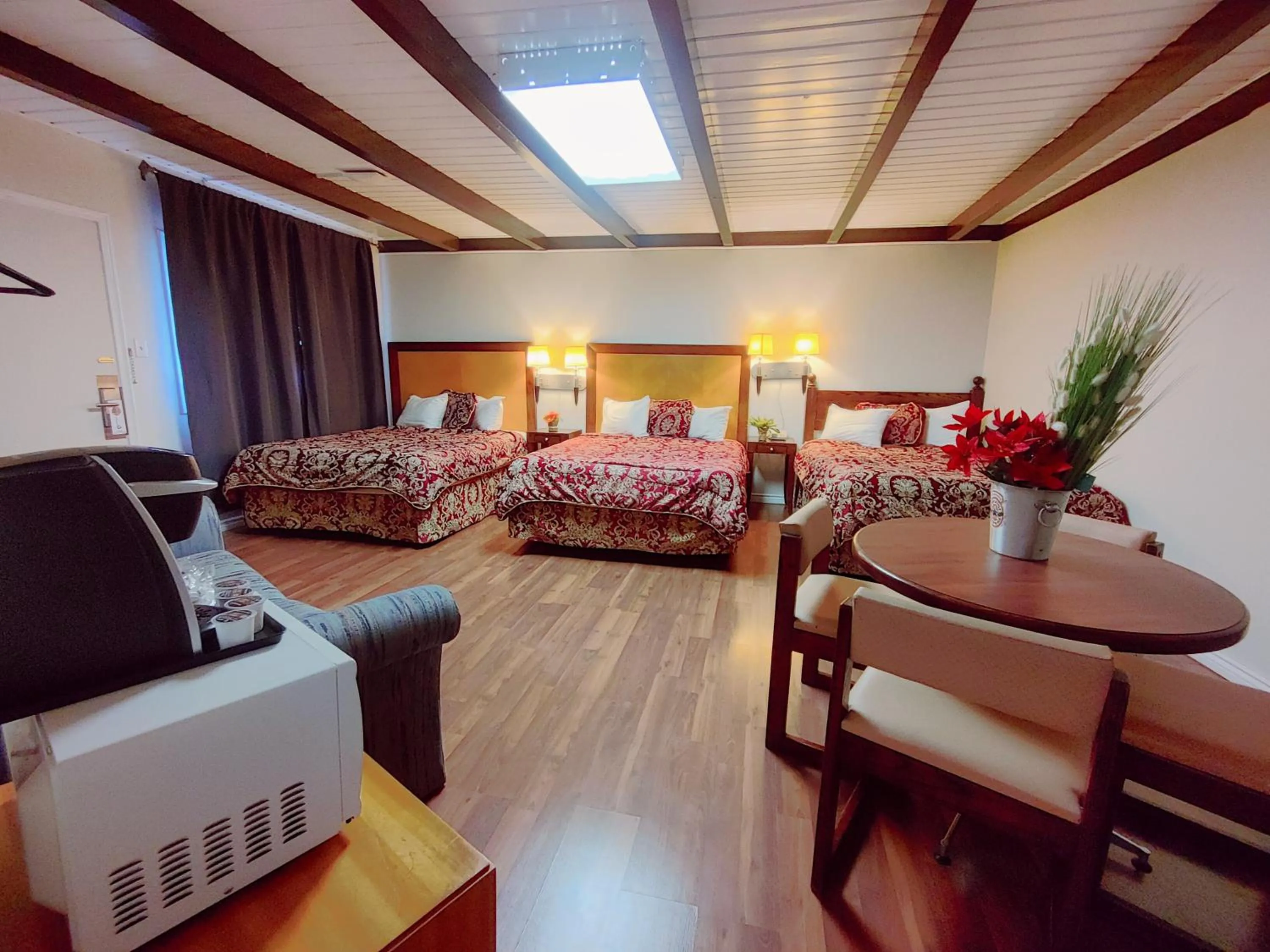 Bed in Kootenay Country Inn