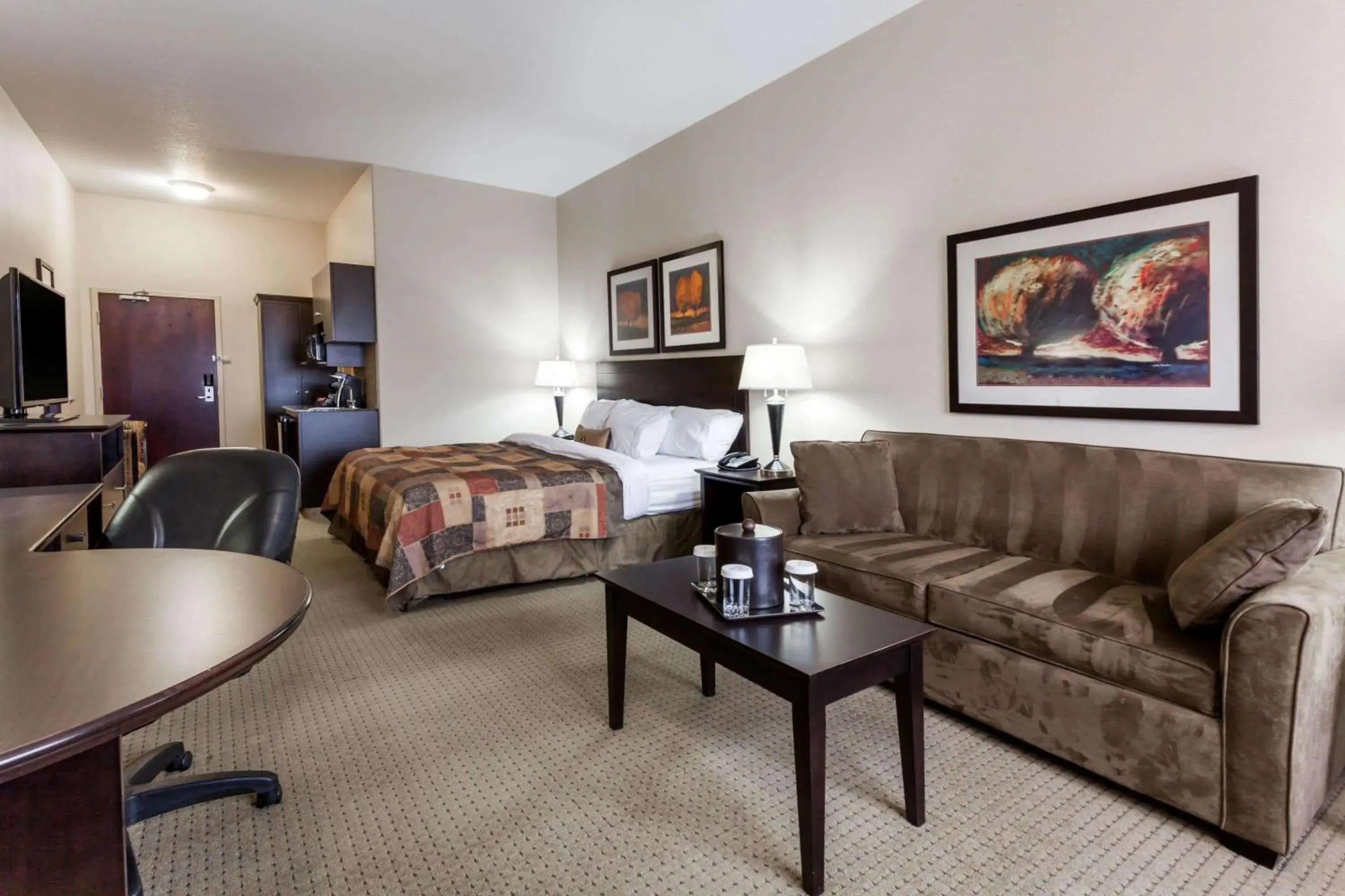 Photo of the whole room in Ramada by Wyndham Westlock Photo of the whole room in Ramada by Wyndham Westlock