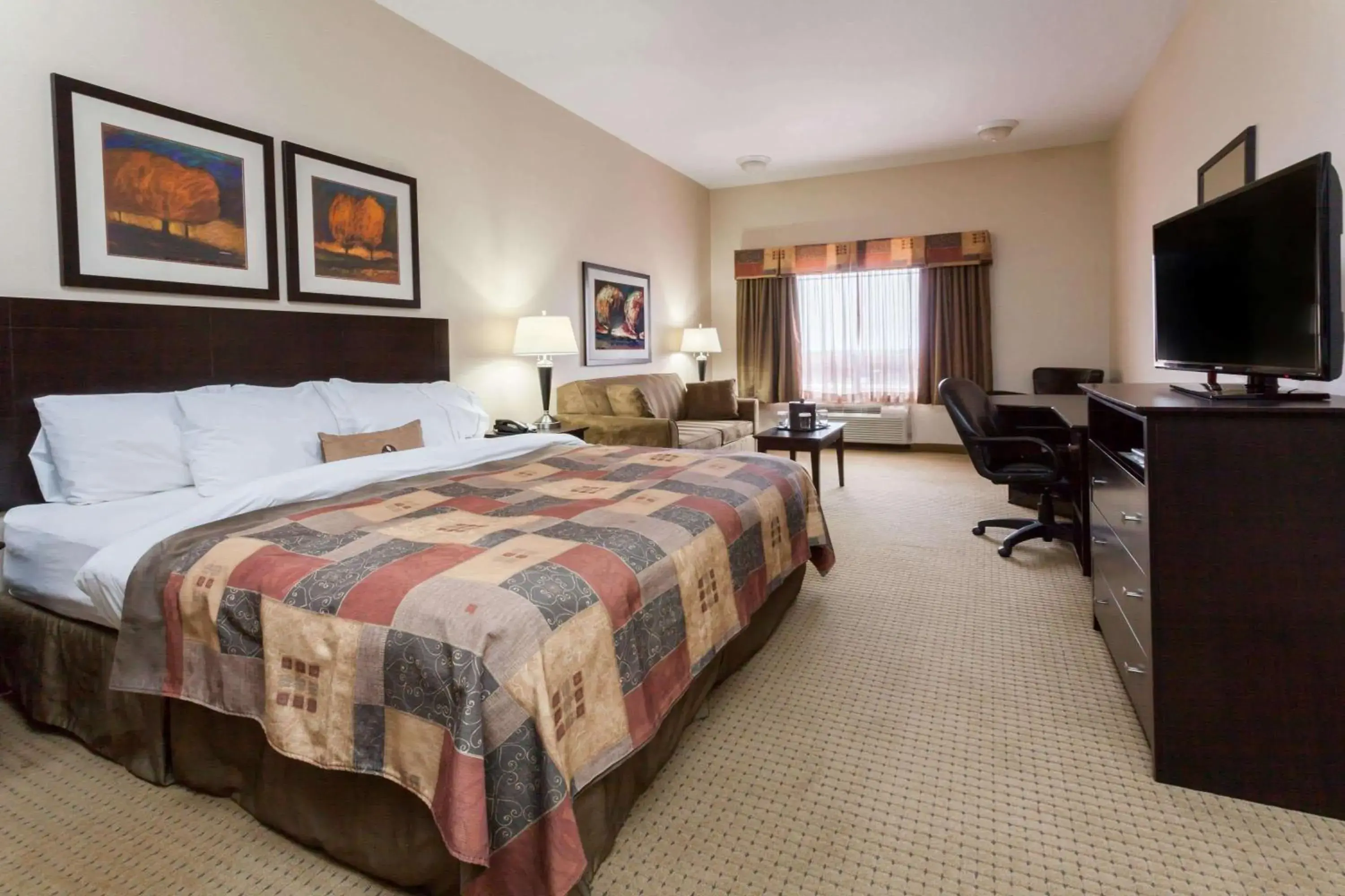 Photo of the whole room, Bed in Ramada by Wyndham Westlock Photo of the whole room, Bed in Ramada by Wyndham Westlock