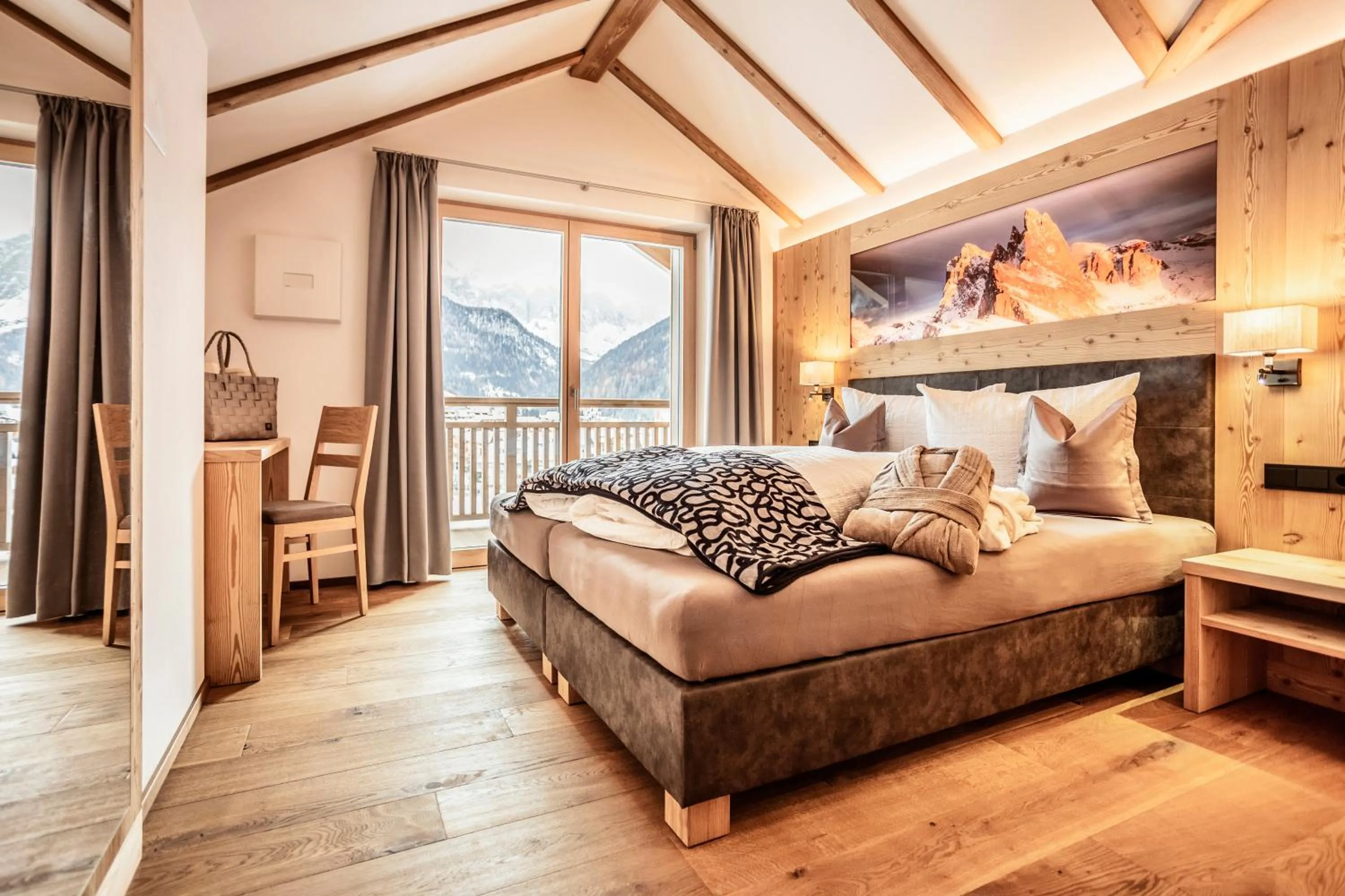 Bedroom, Bed in Luxury Chalet Plazola