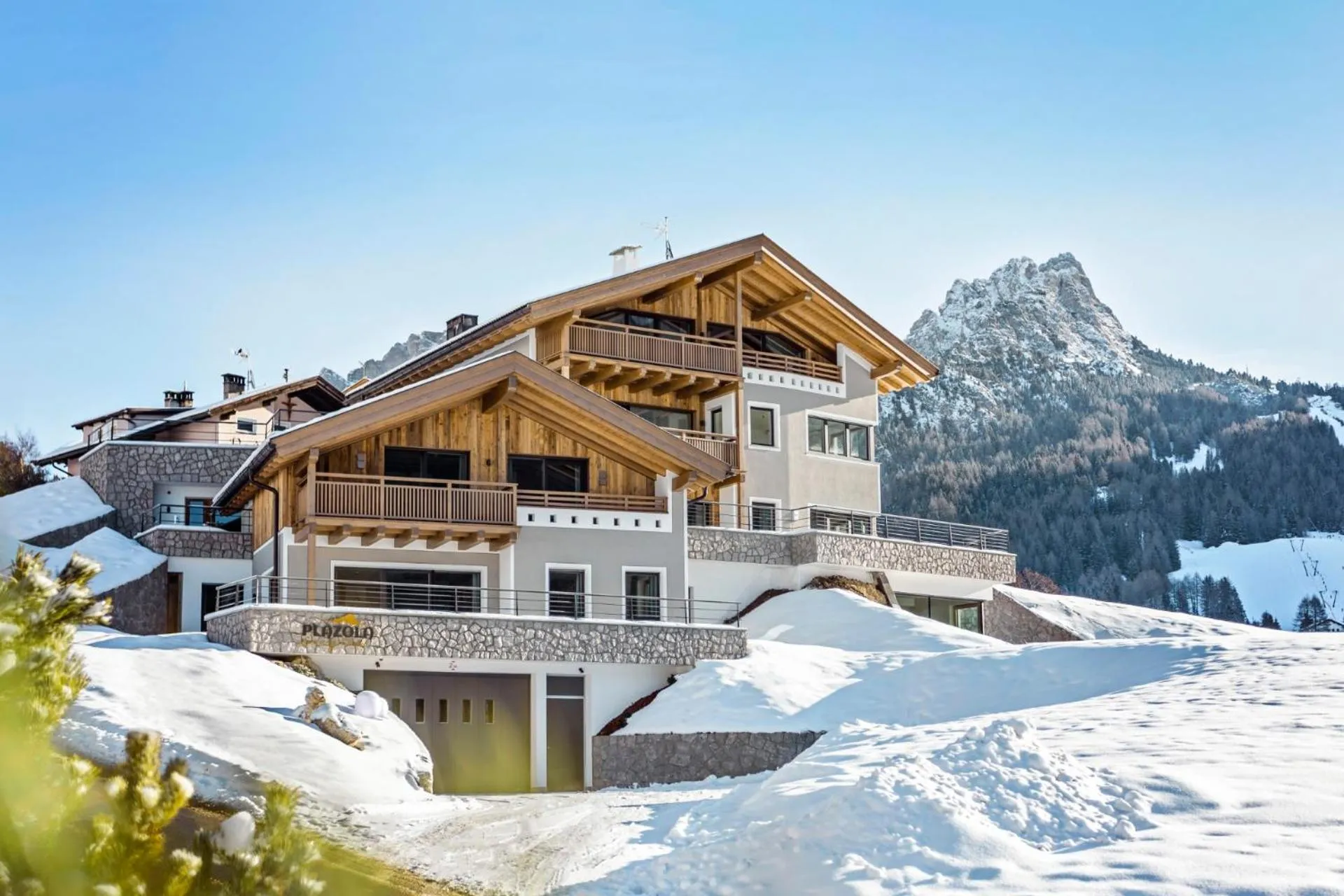 Winter in Luxury Chalet Plazola