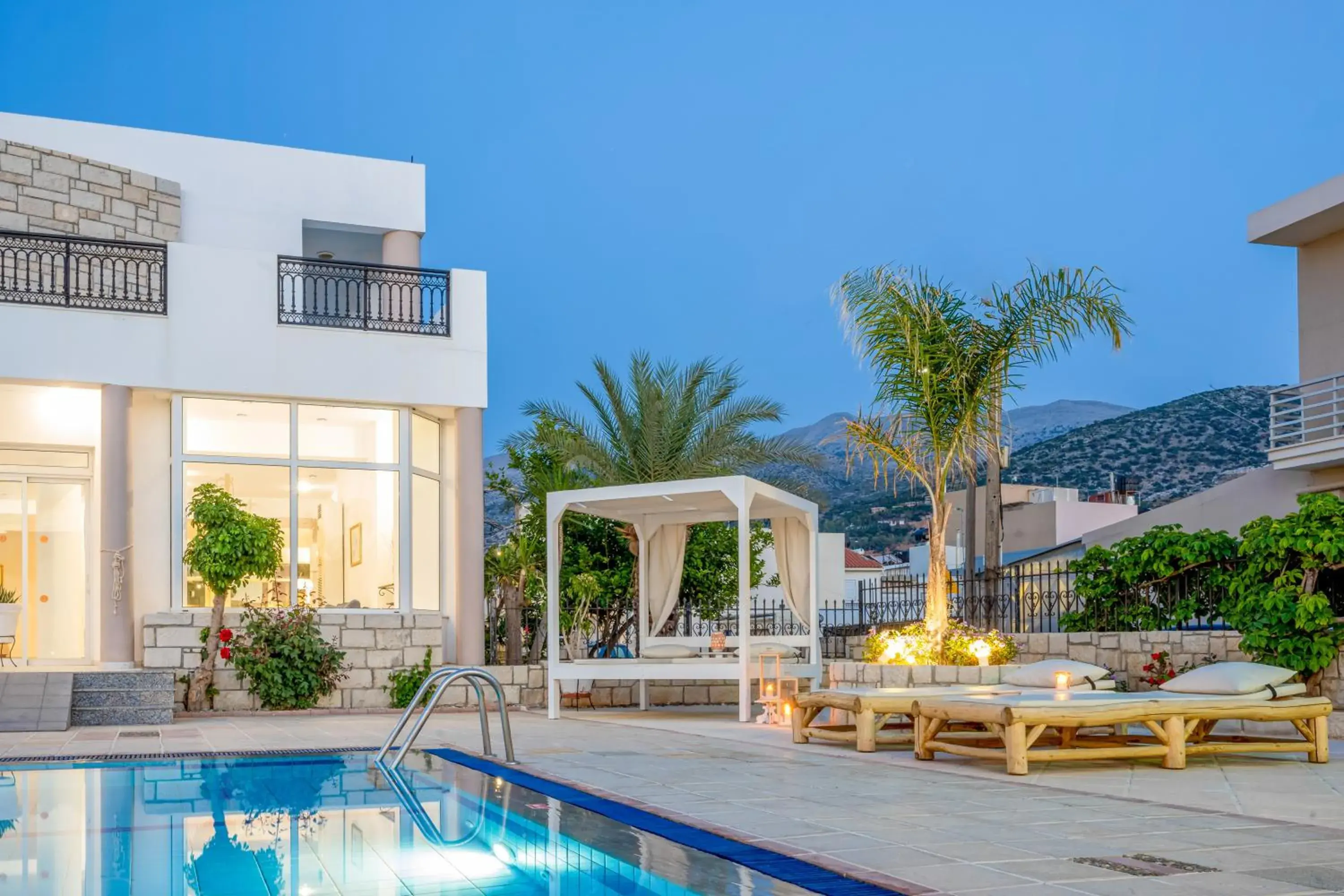 Property building in Maria Rousse Property building in Maria Rousse