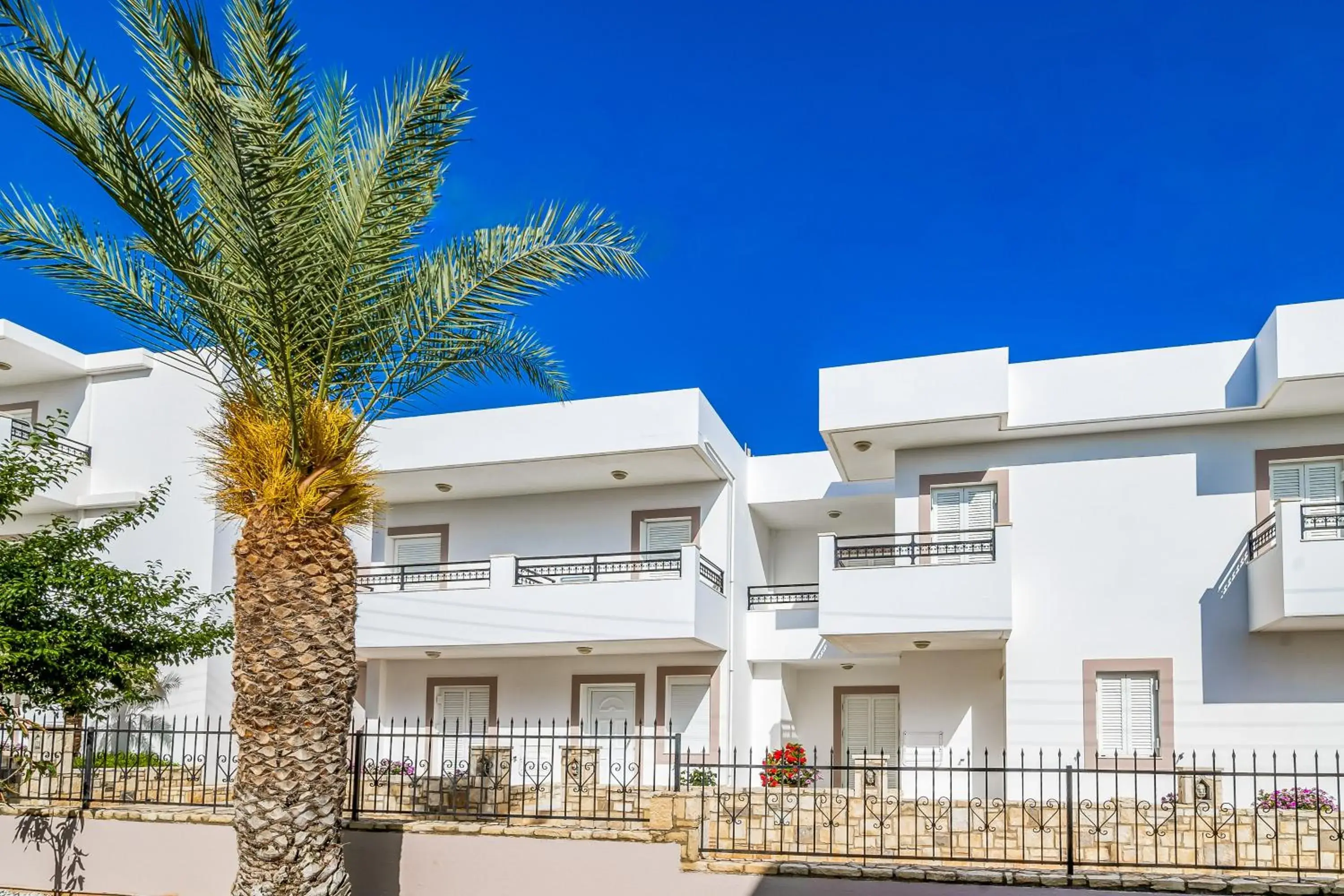 Property building in Maria Rousse Property building in Maria Rousse