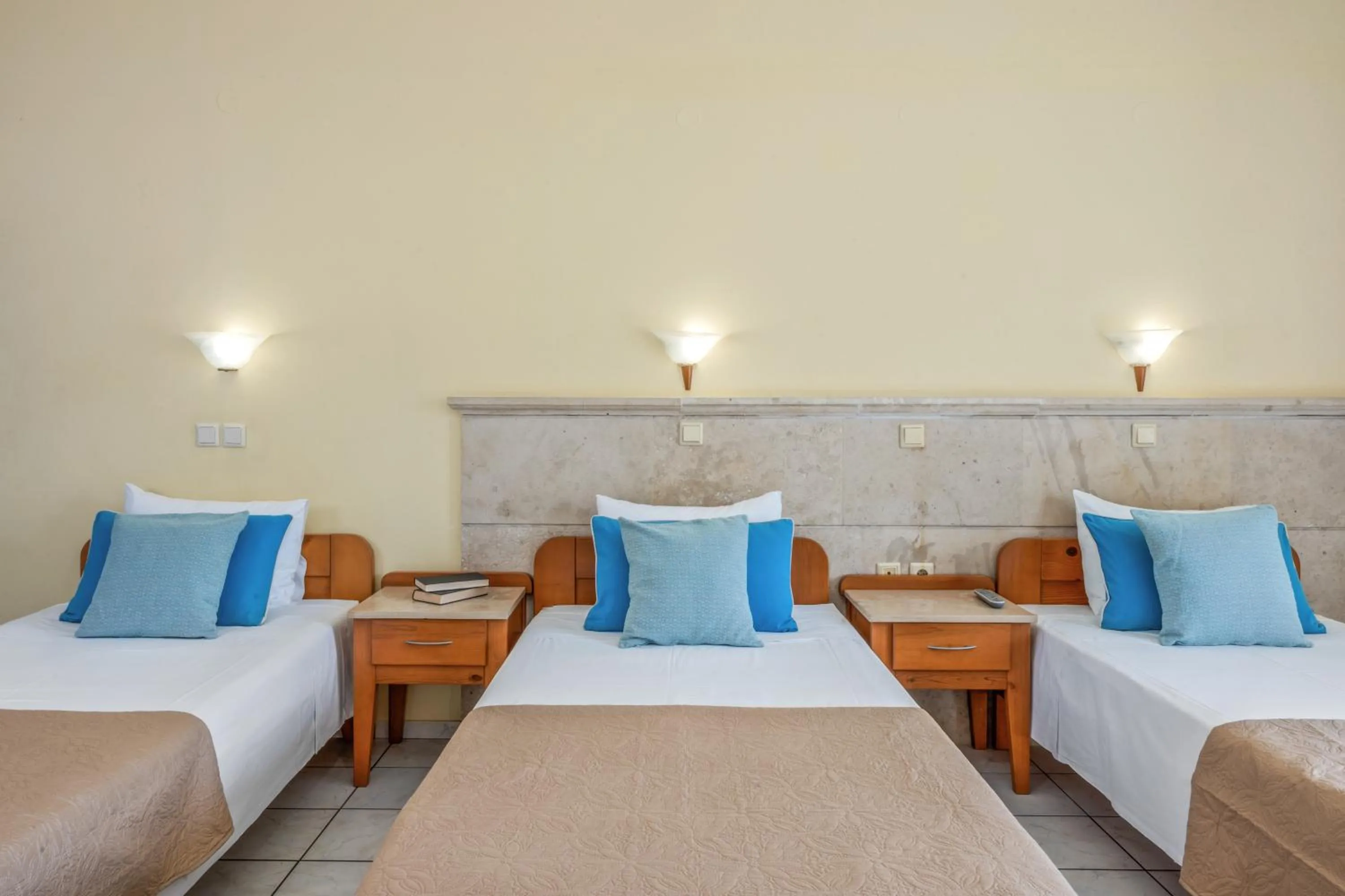 Photo of the whole room, Bed in Maria Rousse