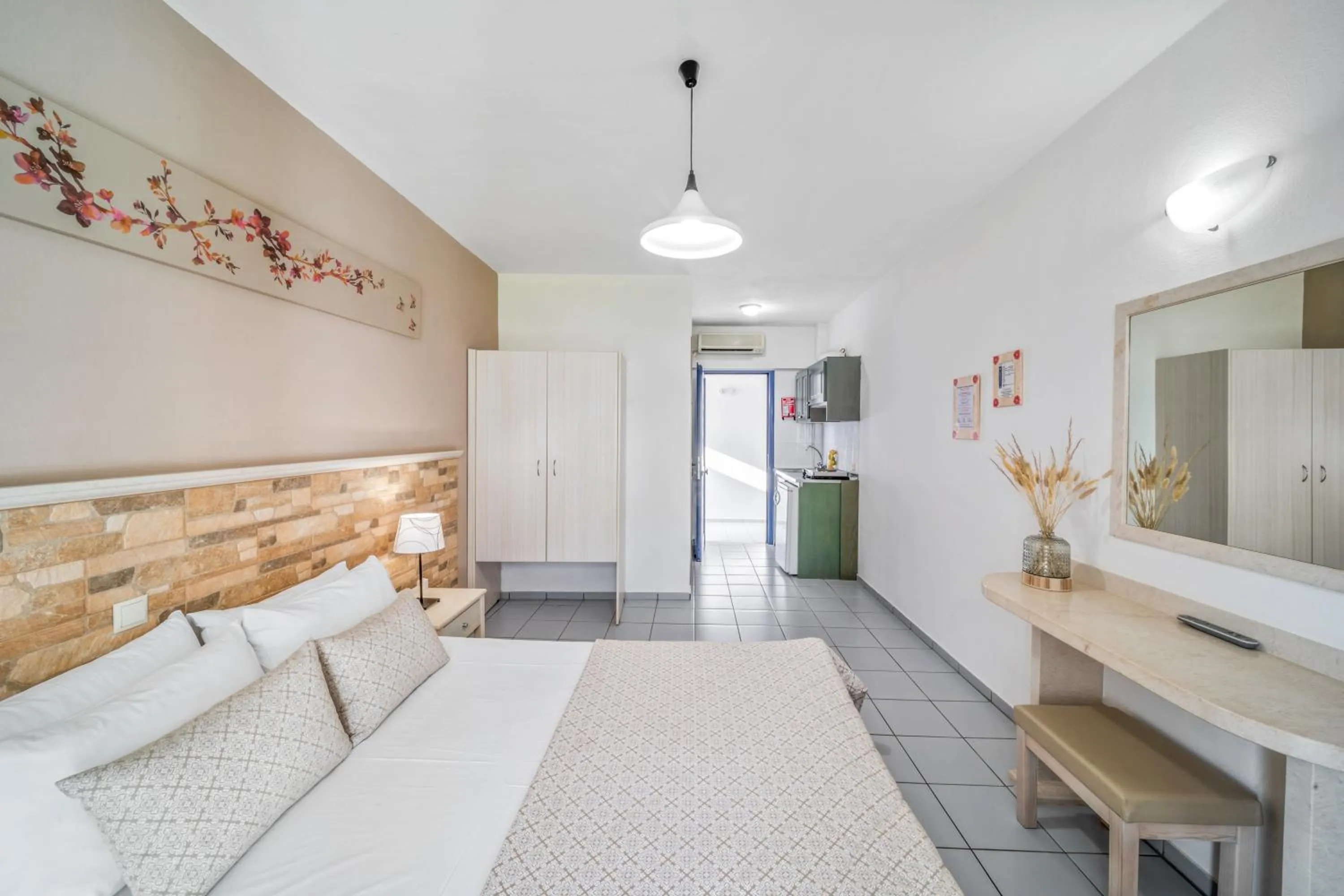 Photo of the whole room in Maria Rousse