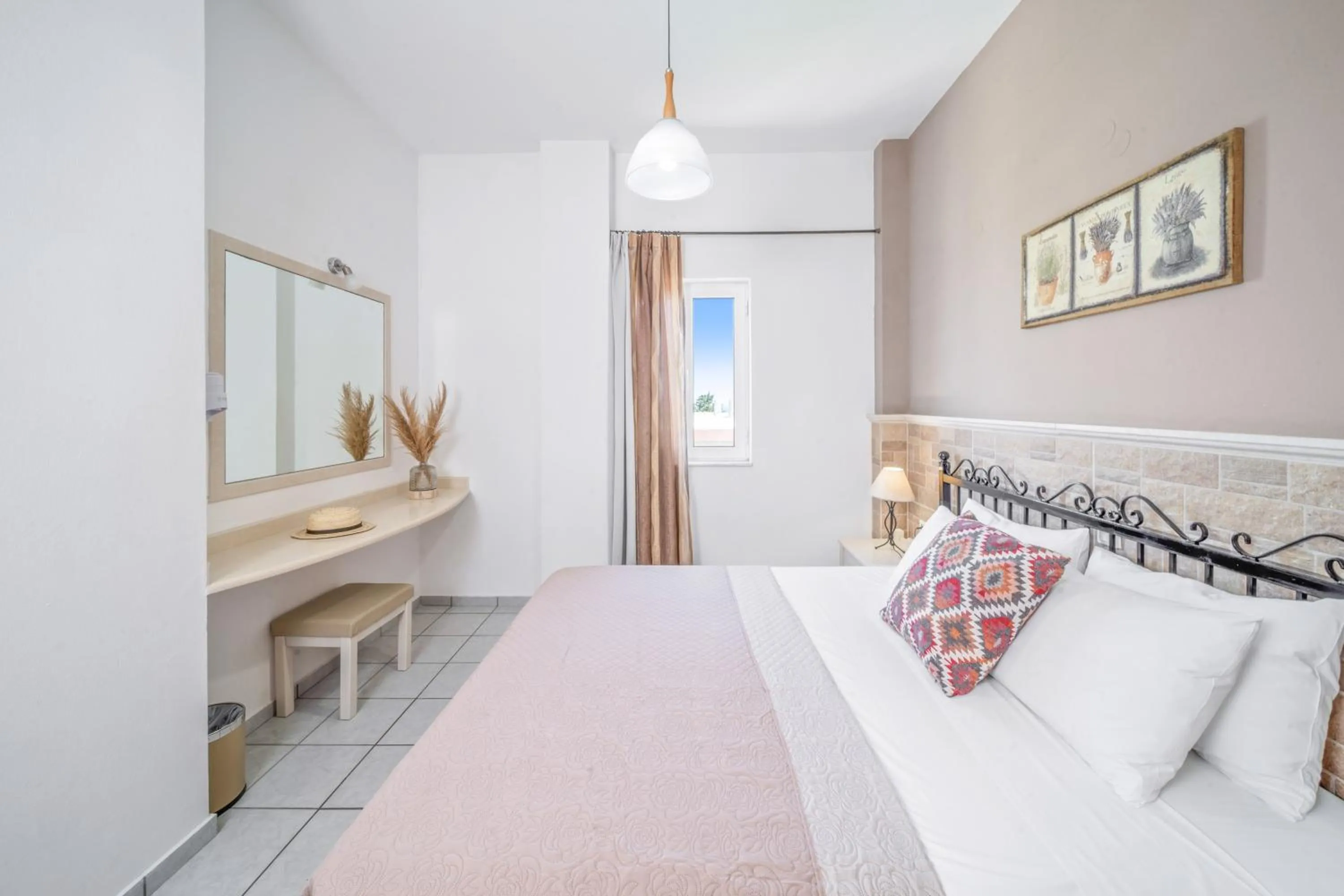 Bedroom, Bed in Maria Rousse