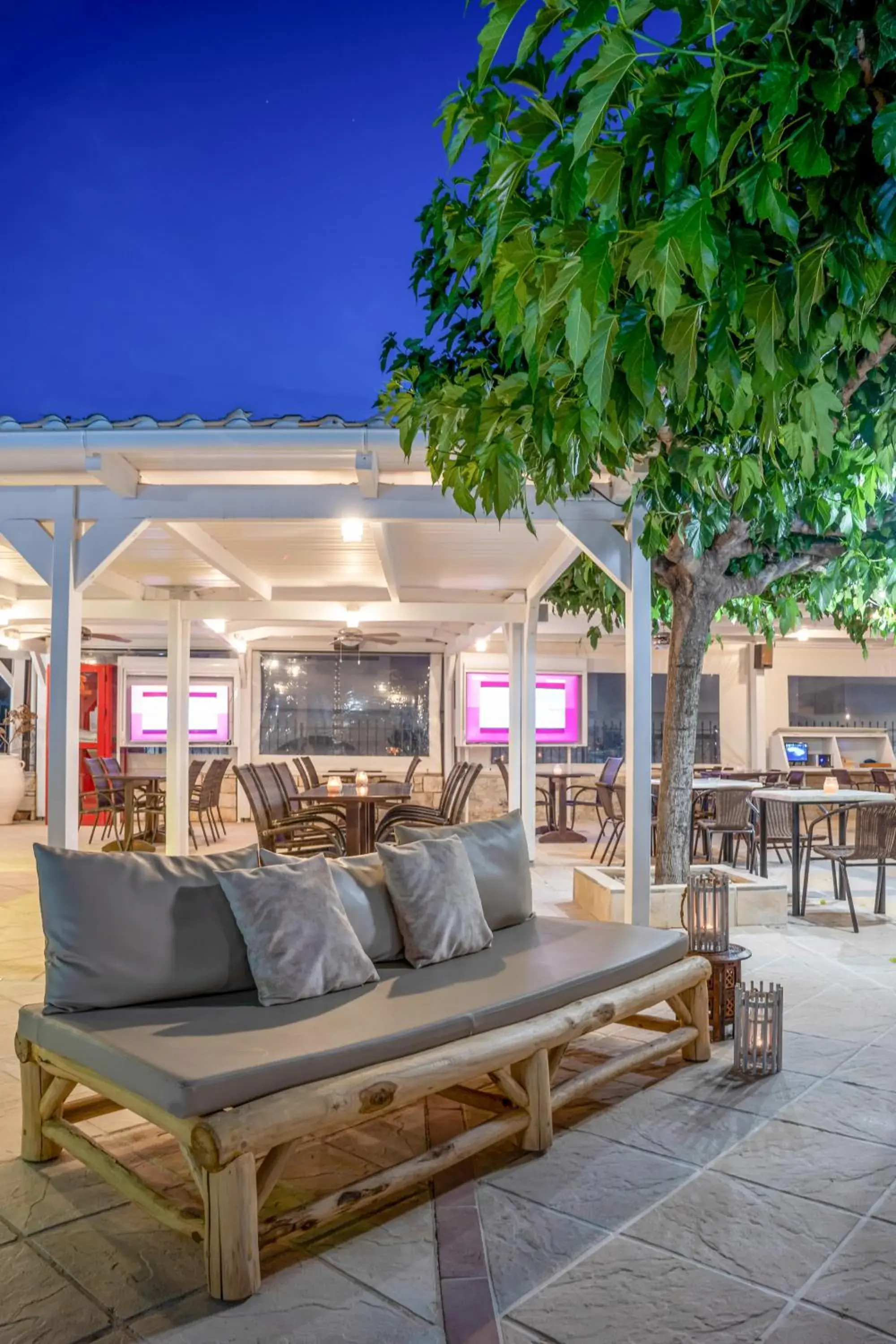 Lounge or bar in Maria Rousse Lounge or bar in Maria Rousse