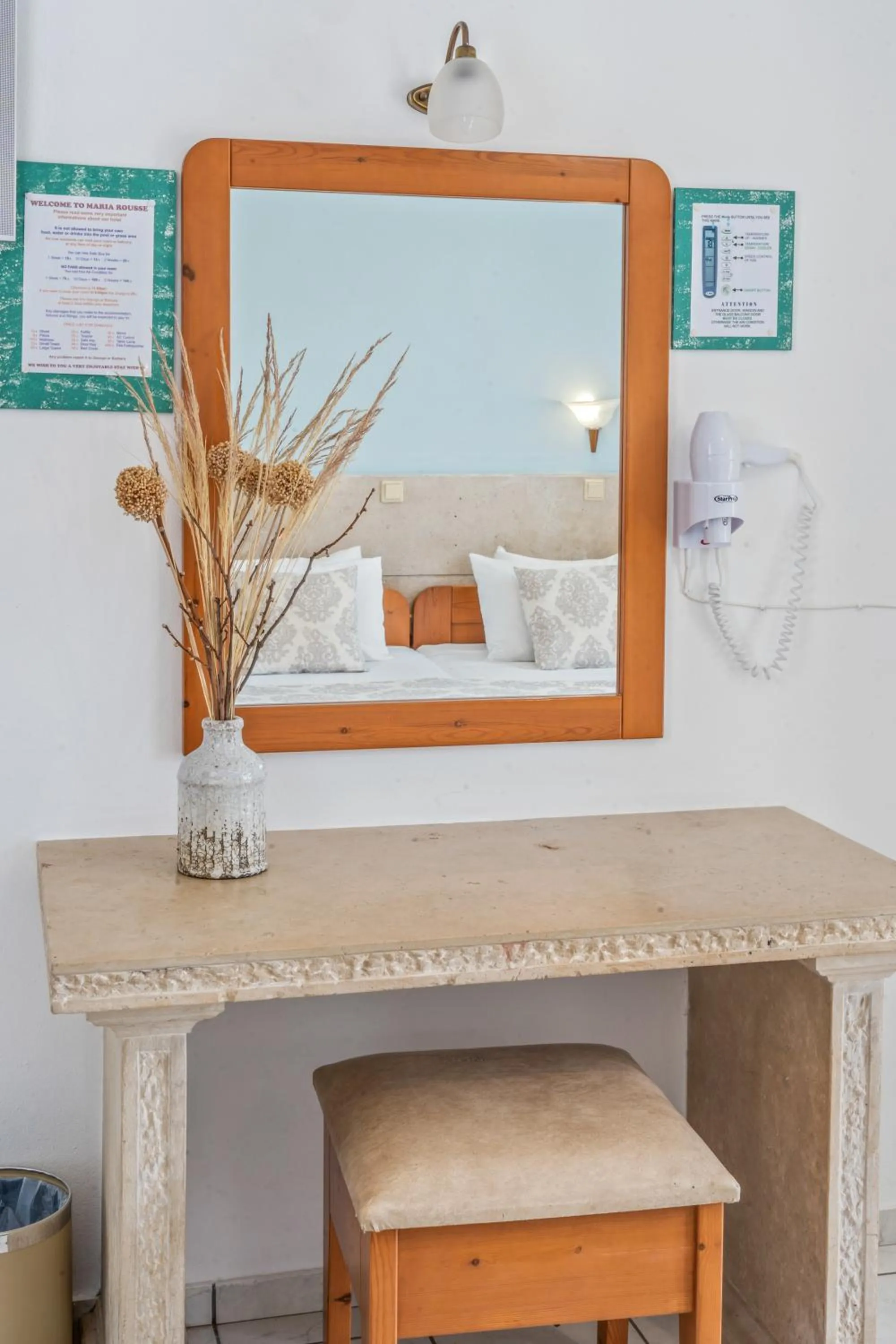 hair dresser, Bed in Maria Rousse