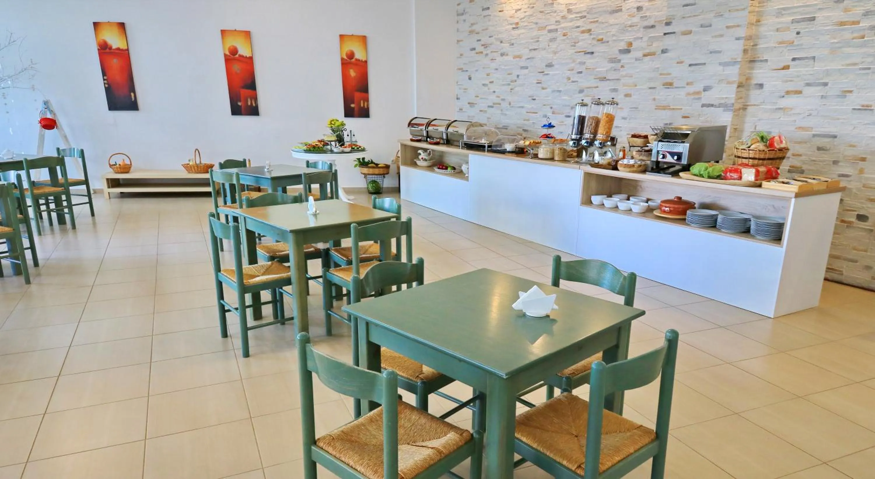 Dining area in Maria Rousse