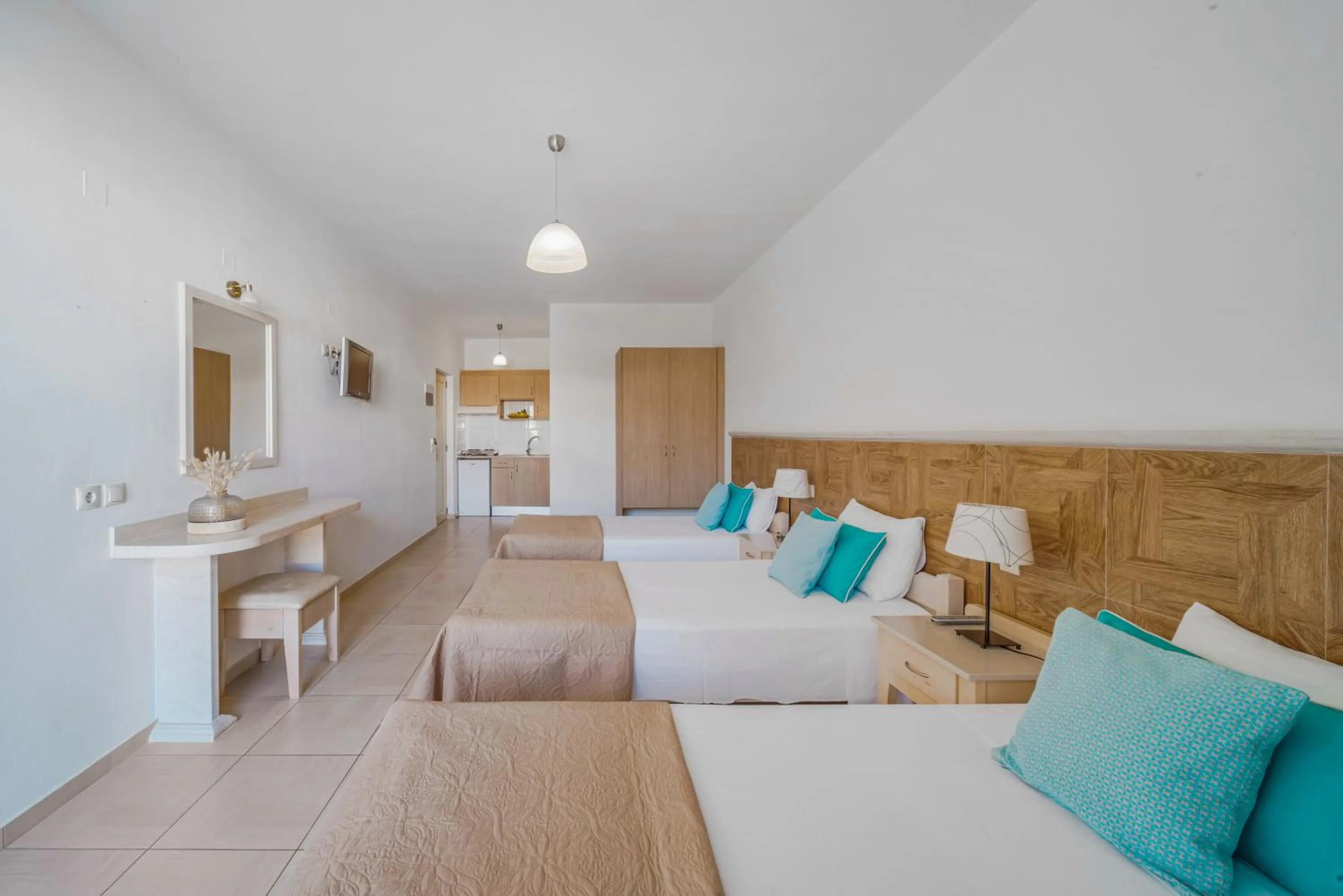 Photo of the whole room, Bed in Maria Rousse