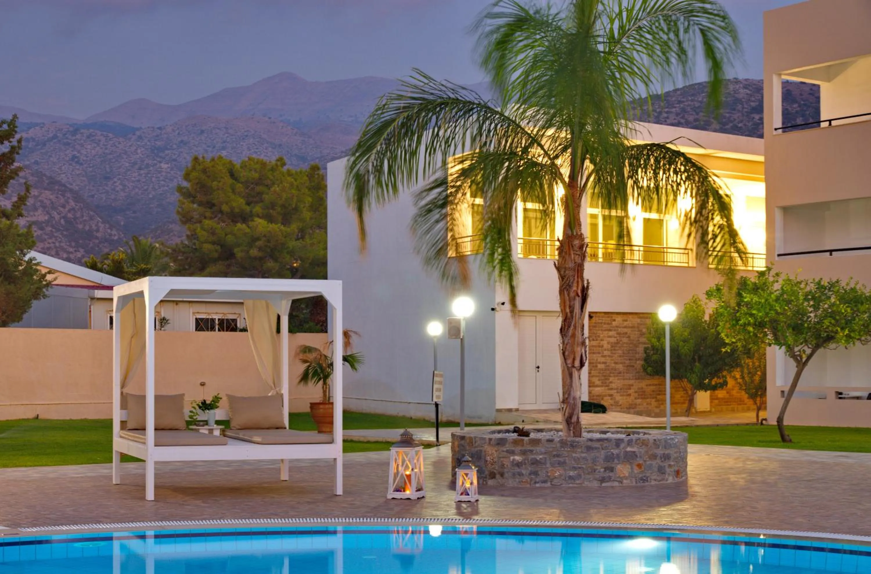 Property building in Maria Rousse