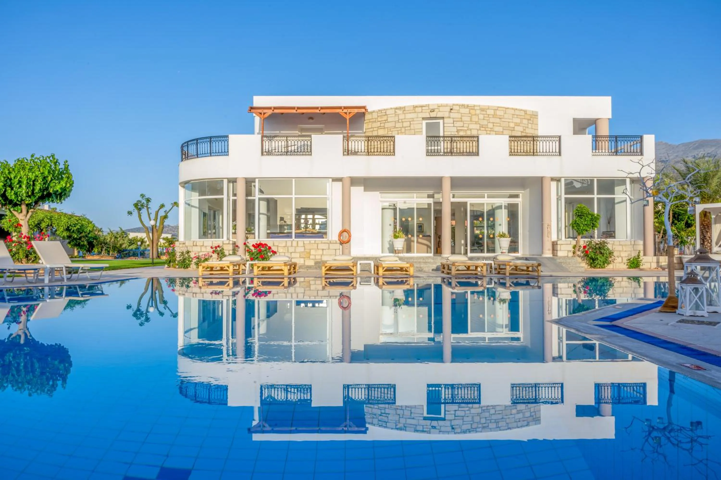 Property building in Maria Rousse