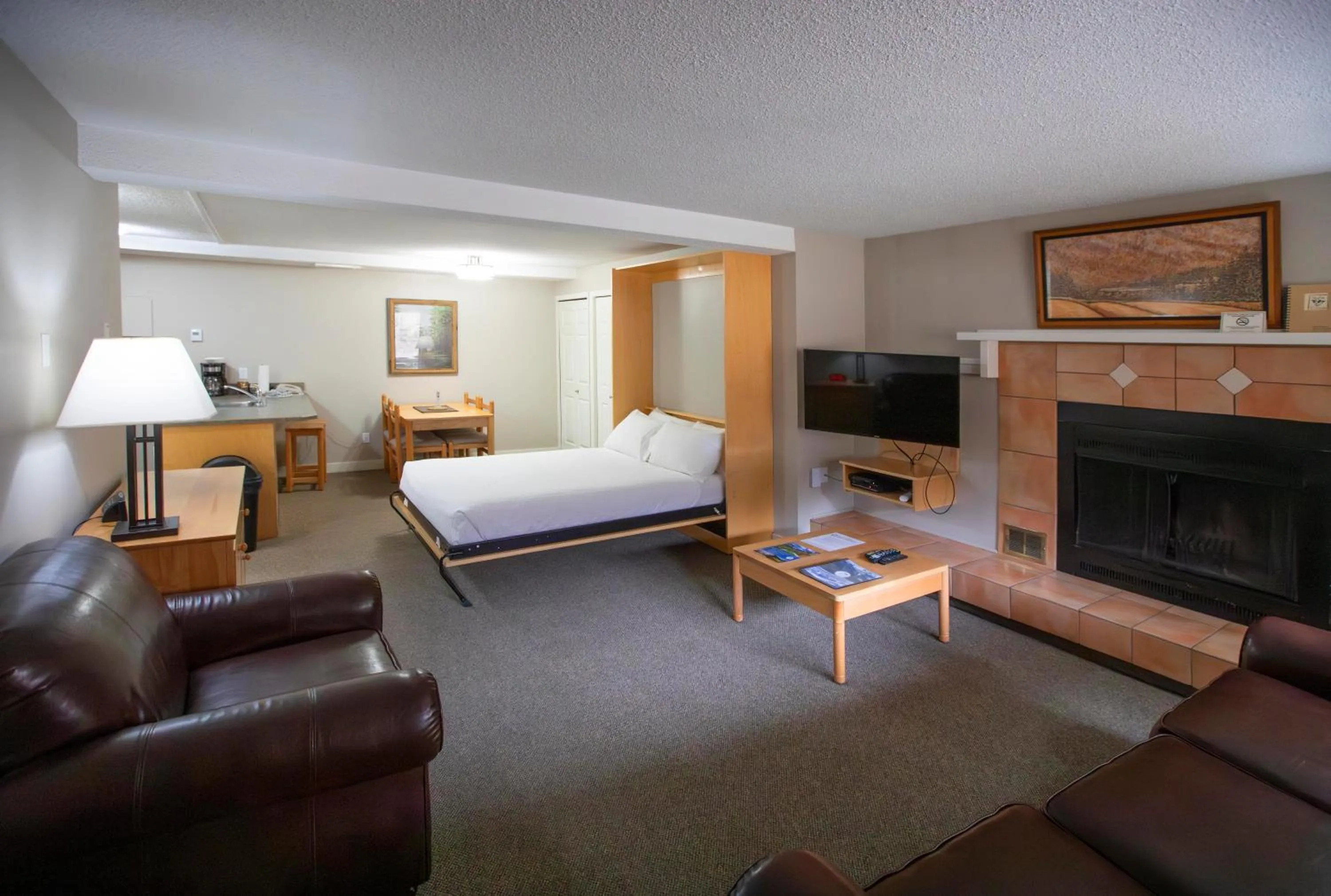 Bed in Panorama Vacation Retreat at Horsethief Lodge