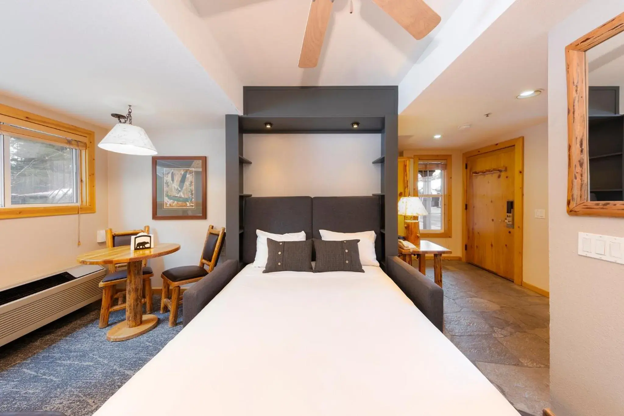 Bed in Red Wolf Lakeside Lodge Bed in Red Wolf Lakeside Lodge