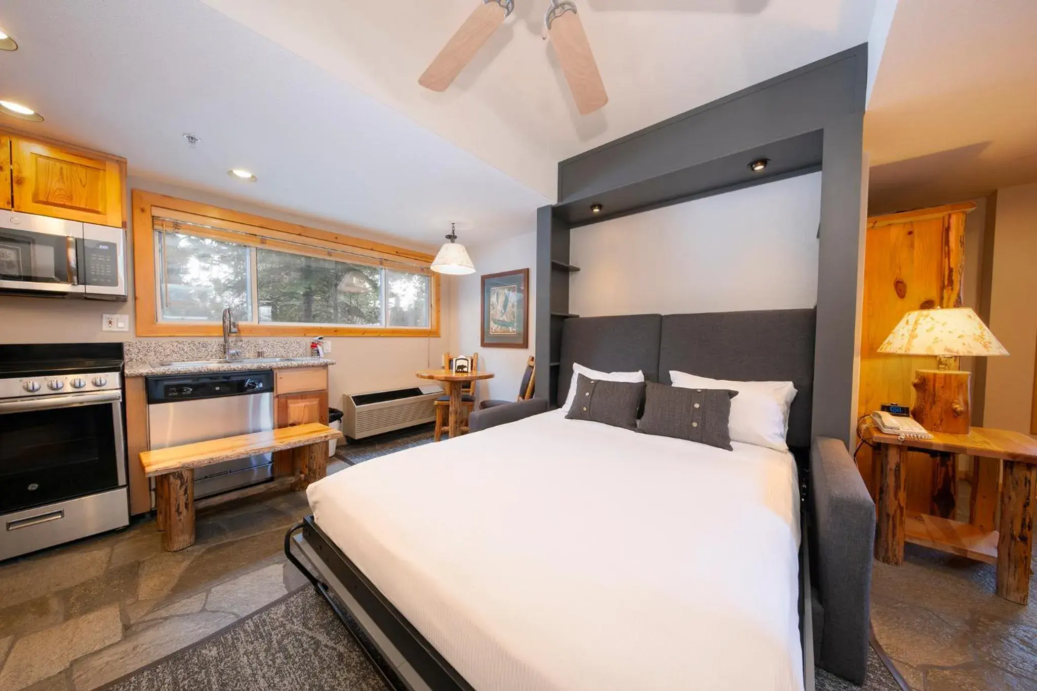 Bed in Red Wolf Lakeside Lodge Bed in Red Wolf Lakeside Lodge