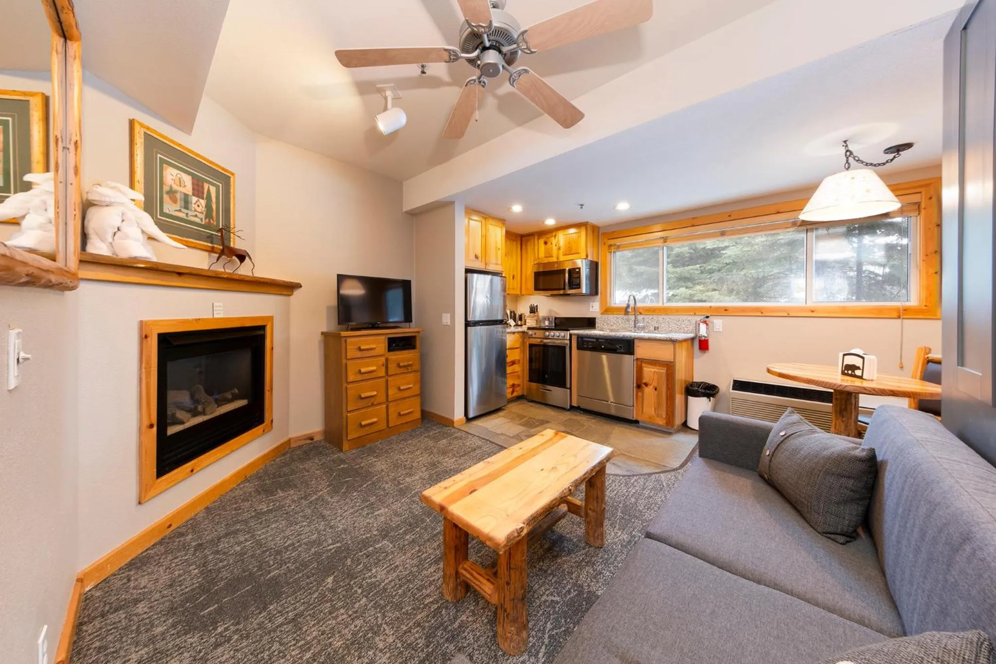 Living room in Red Wolf Lakeside Lodge