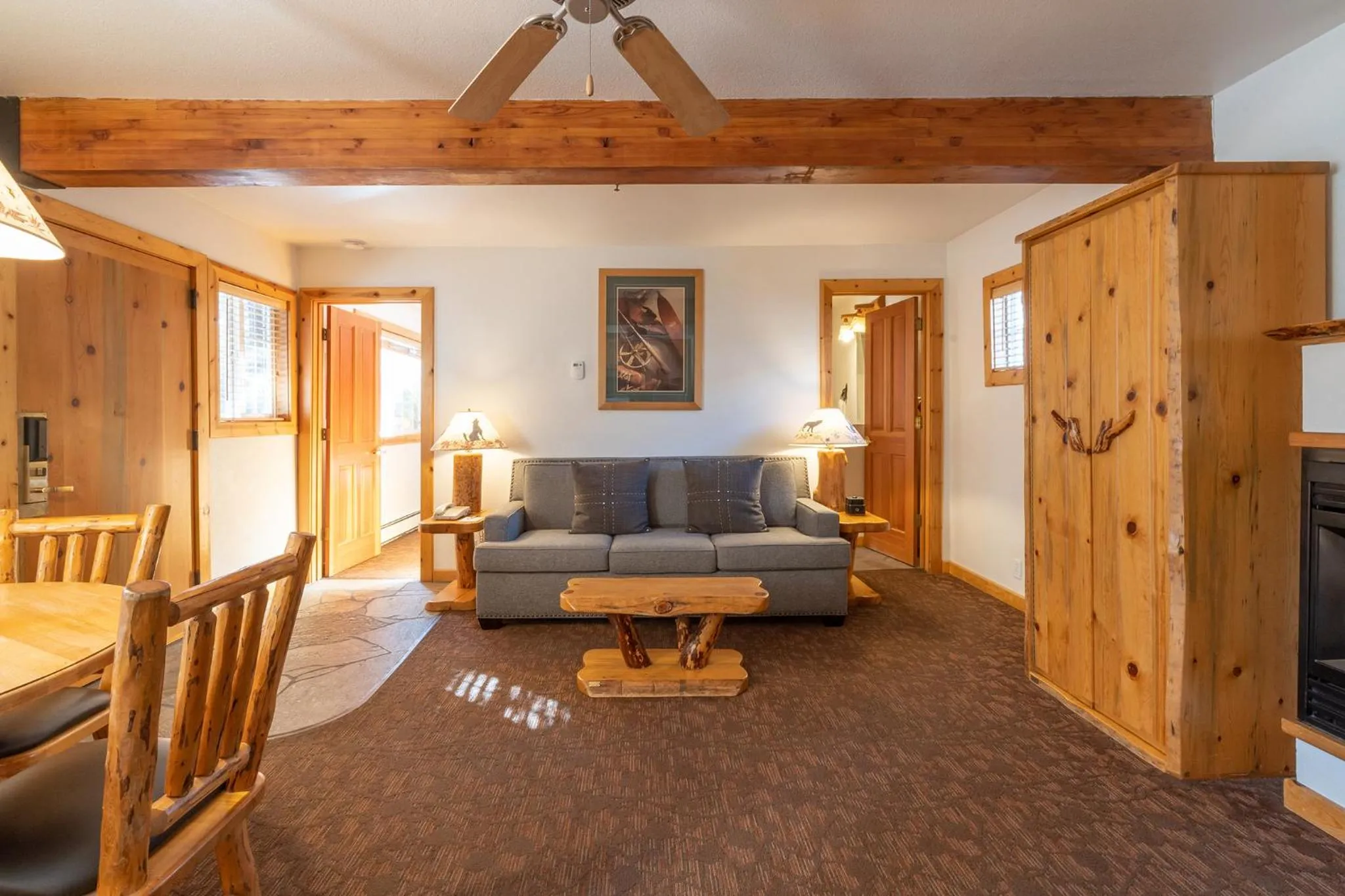 Living room in Red Wolf Lakeside Lodge