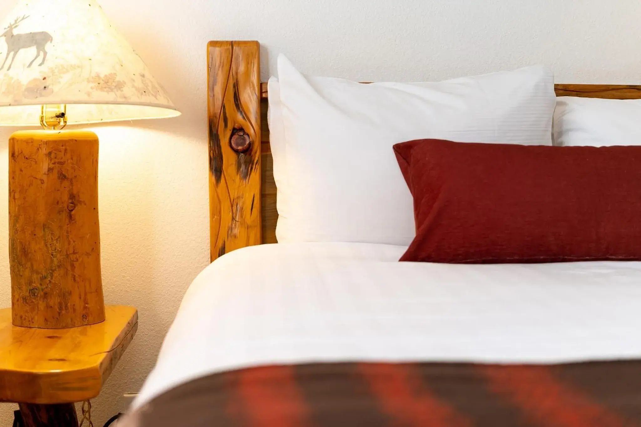 Bedroom, Bed in Red Wolf Lakeside Lodge Bedroom, Bed in Red Wolf Lakeside Lodge