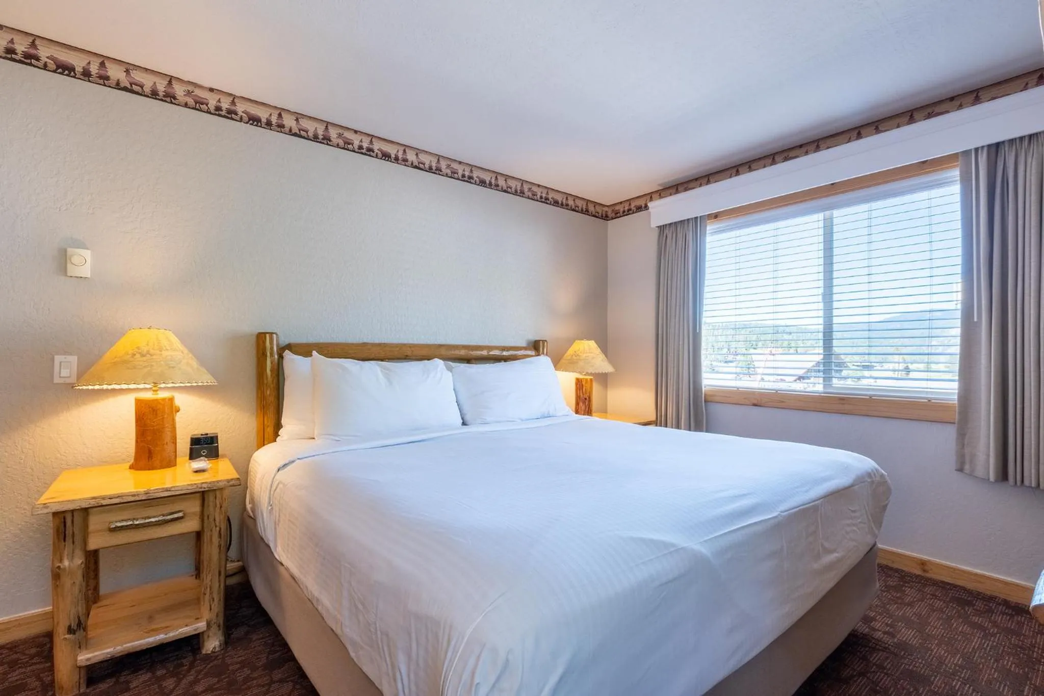 Bedroom, Bed in Red Wolf Lodge at Olympic Valley