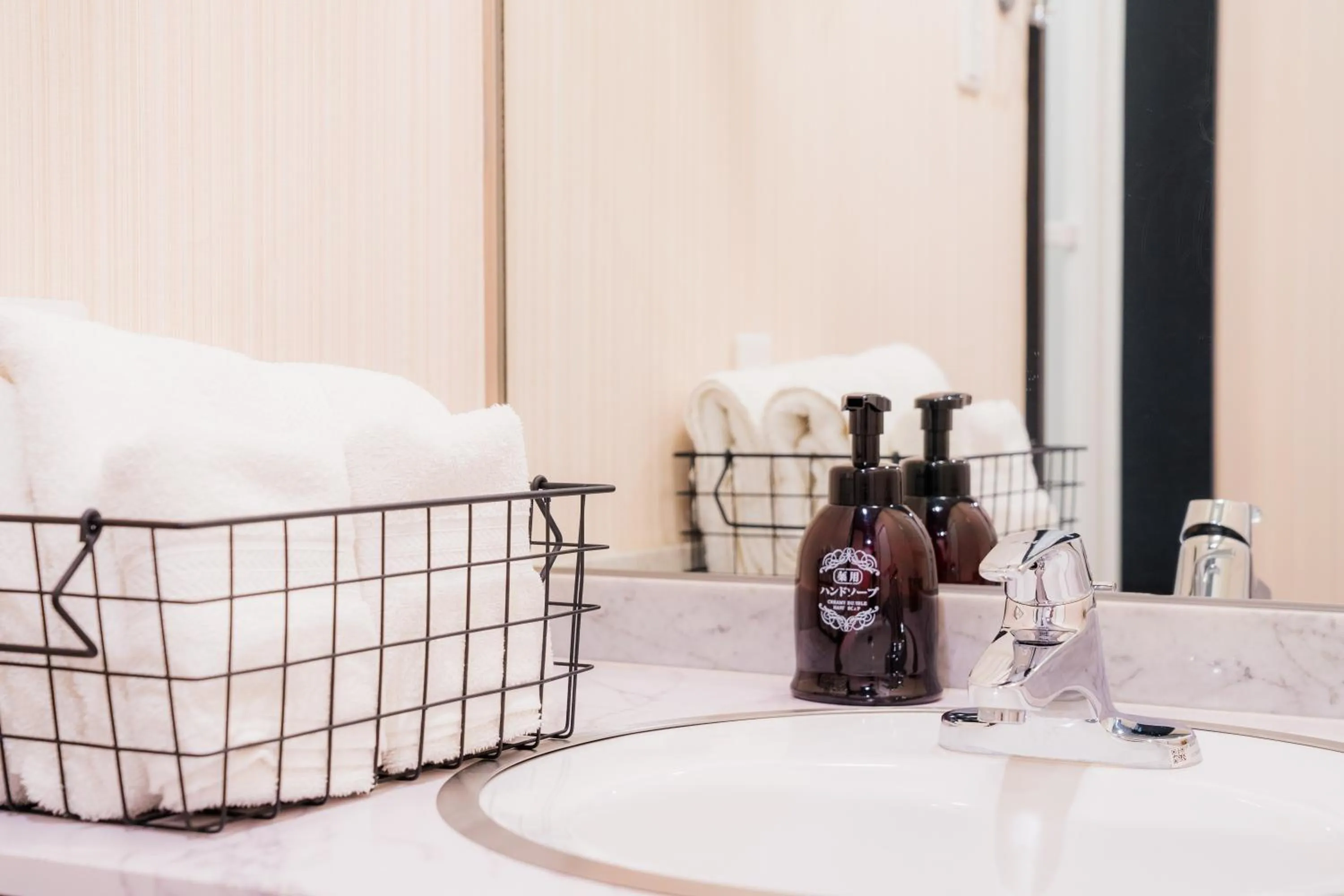 Bathroom, Bed in Hotel Pagoda