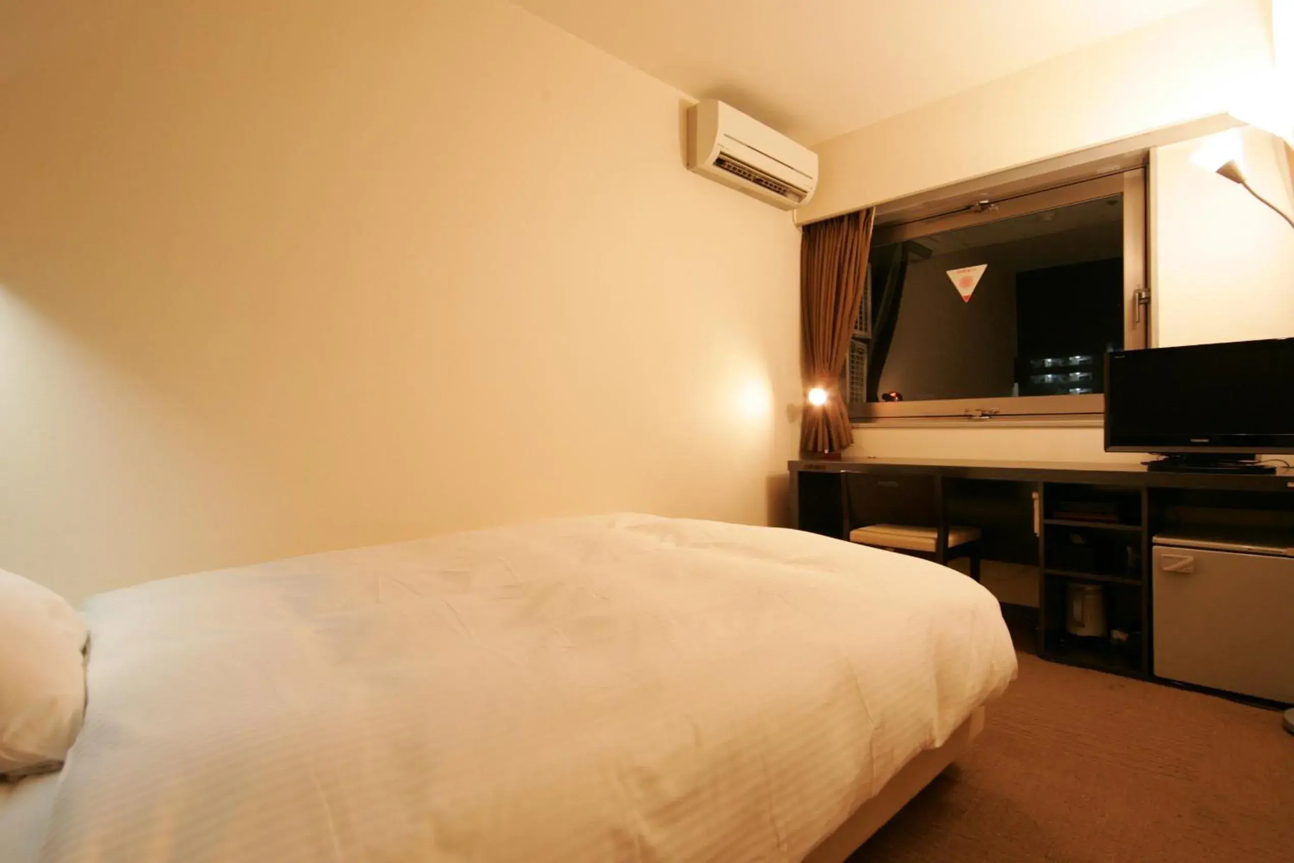 Double Room with Small Double Bed - Smoking in Green Rich Hotel Nishitetsu Ohashi Ekimae Double Room with Small Double Bed - Smoking in Green Rich Hotel Nishitetsu Ohashi Ekimae