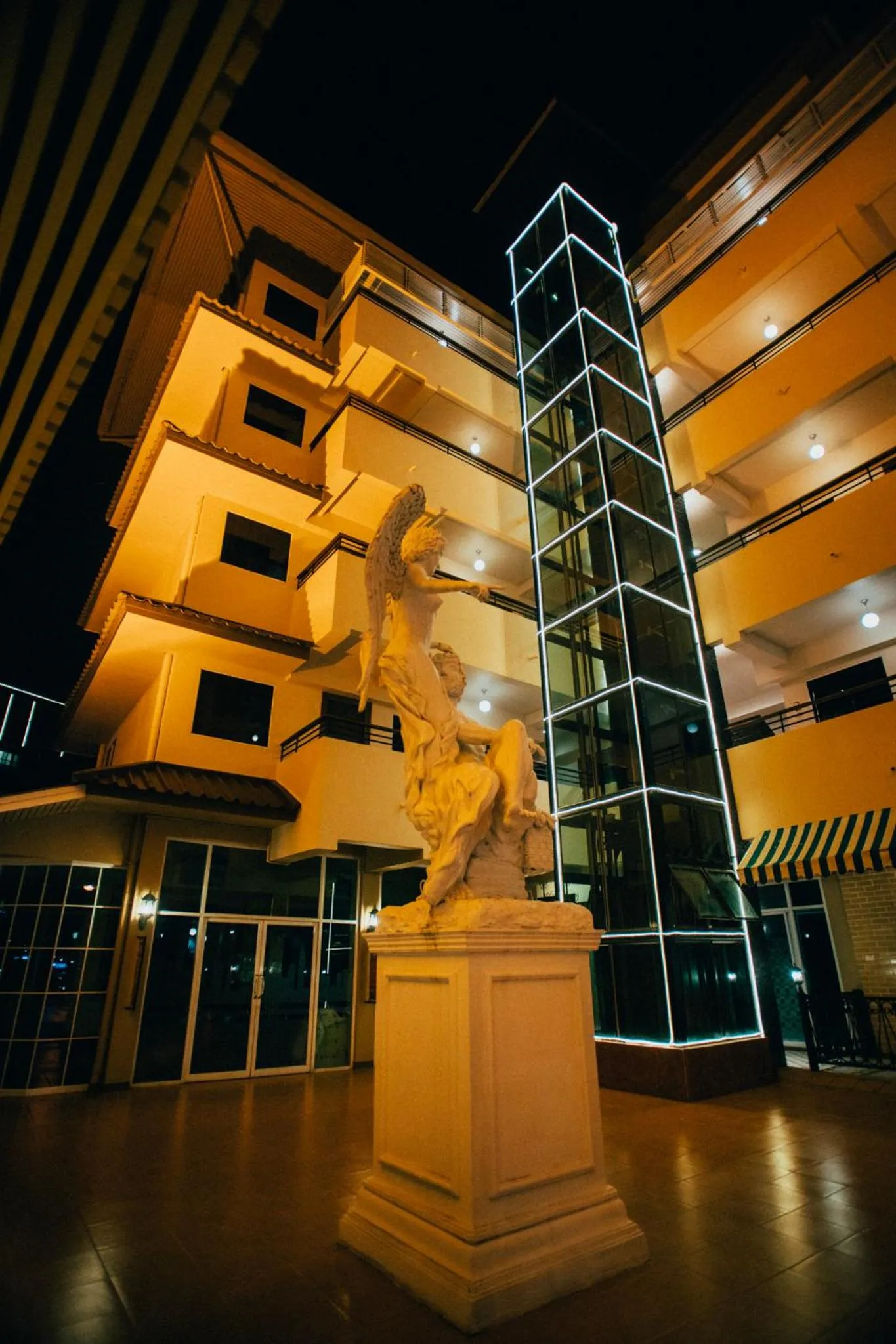 Victoria Nimman Hotel