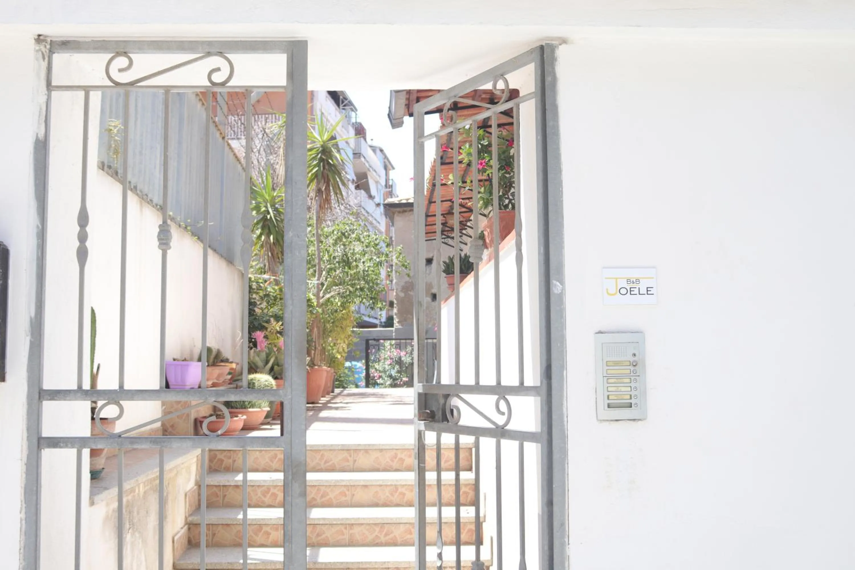 Facade/entrance in B&B JOELE