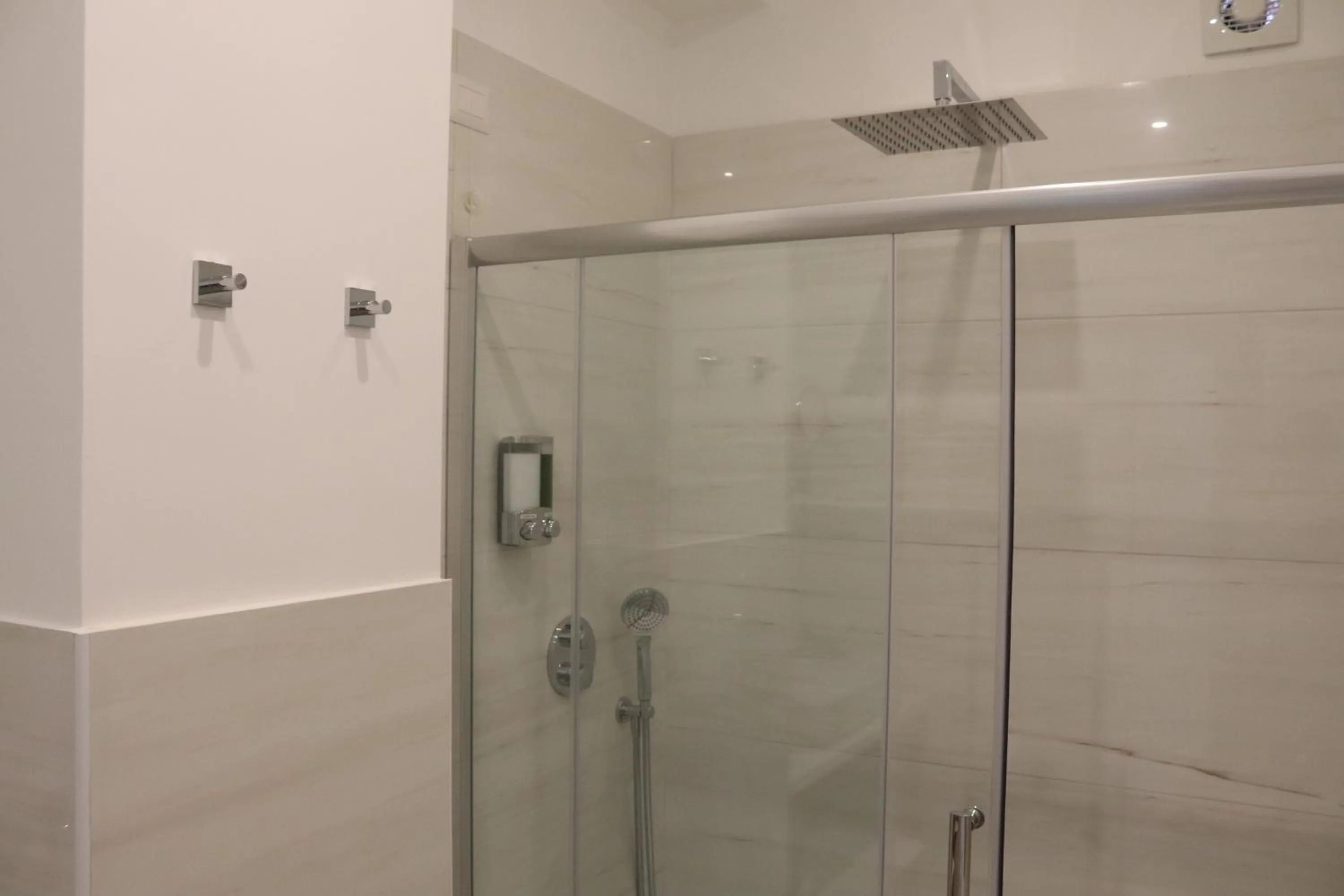 Shower in B&B JOELE