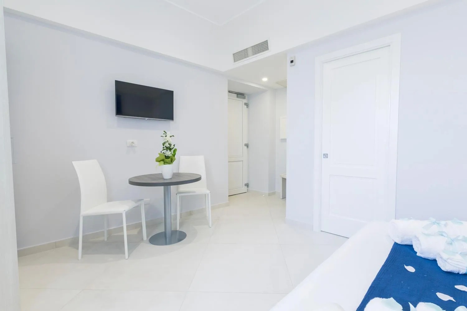 Photo of the whole room, Bed in Relais Kaora GUESTHOUSE