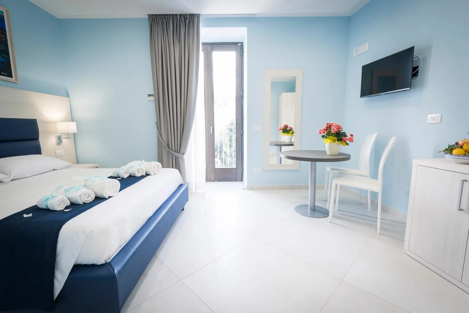 Photo of the whole room, Bed in Relais Kaora GUESTHOUSE