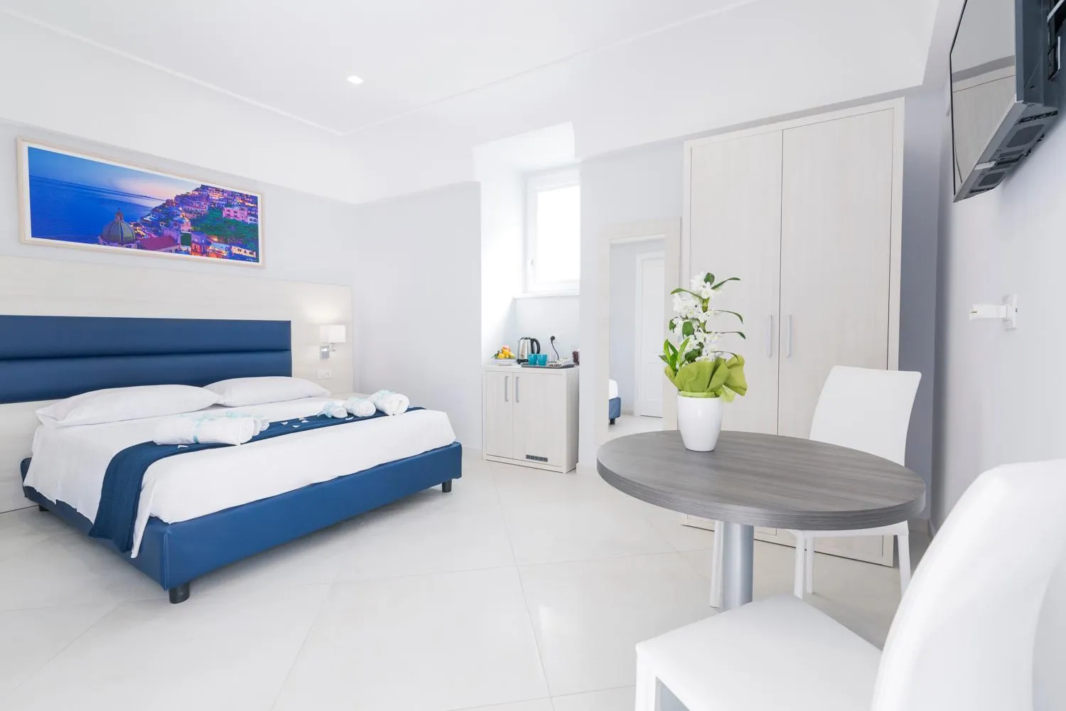 Photo of the whole room, Bed in Relais Kaora GUESTHOUSE