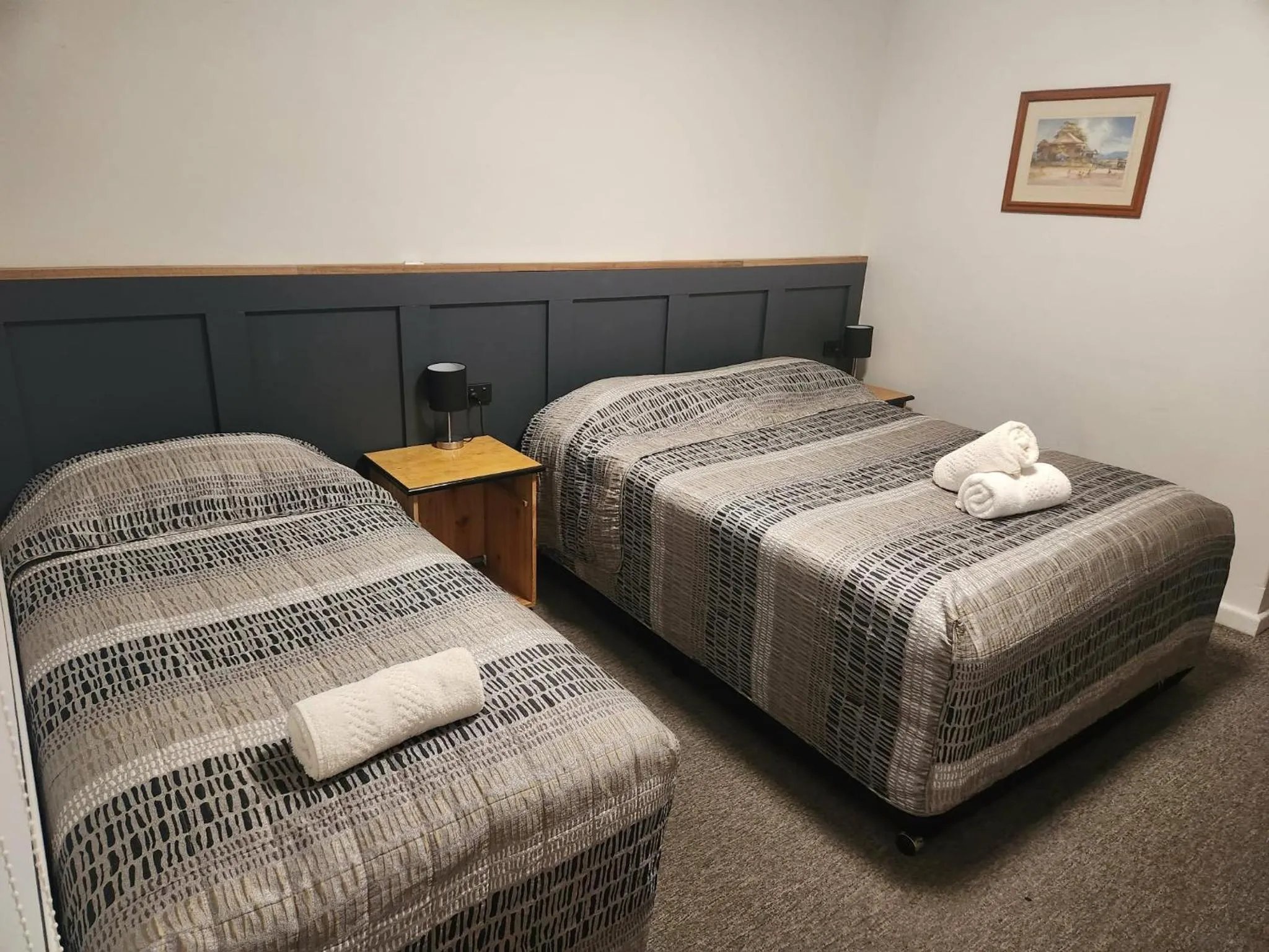 Bed in Bucketts Way Motel Gloucester